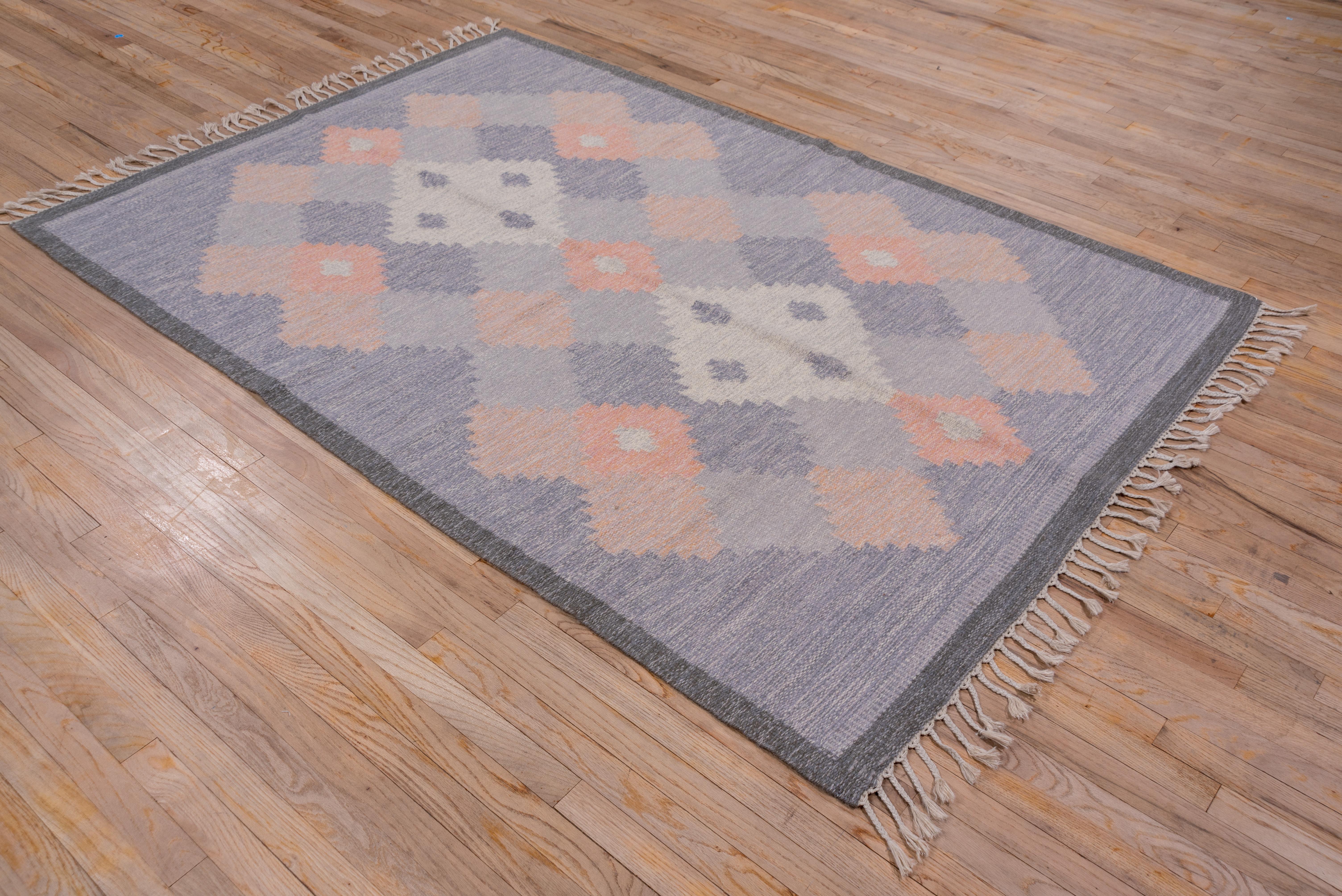 1940s Minimalist Scandinavian Flatweave Rug, Subtle Purple Field, Pink Accents In Good Condition In New York, NY