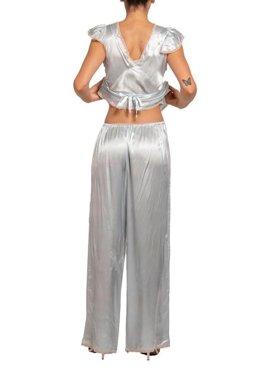 Greene & Greene Greene - Pyjama de salon à manches volantes en rayonne à coupe biaisée avec dentelle en vente 5