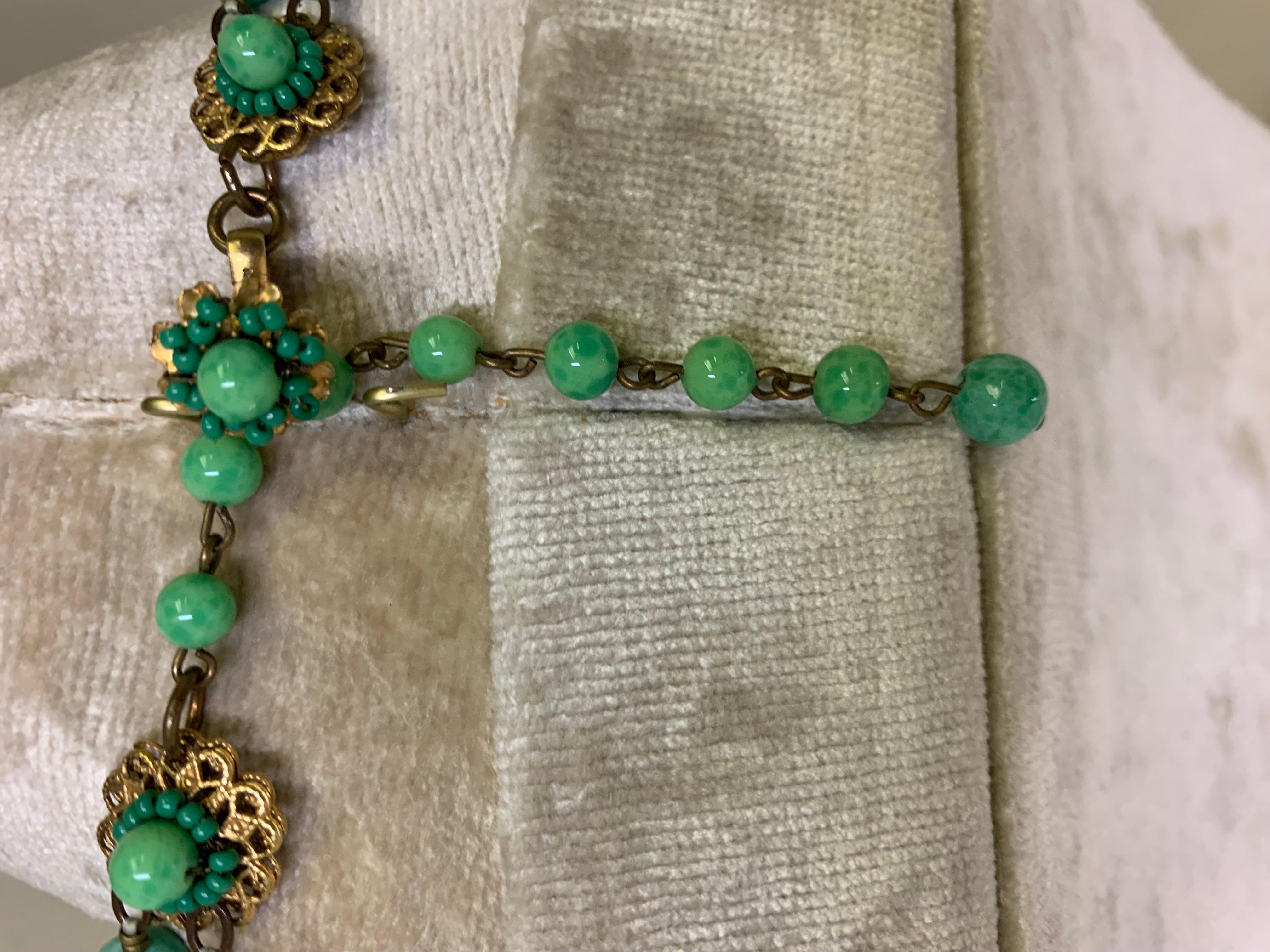 1940er Miriam Haskell Doppelstrang Jade grünes Glas Halskette w Center Blume im Angebot 9