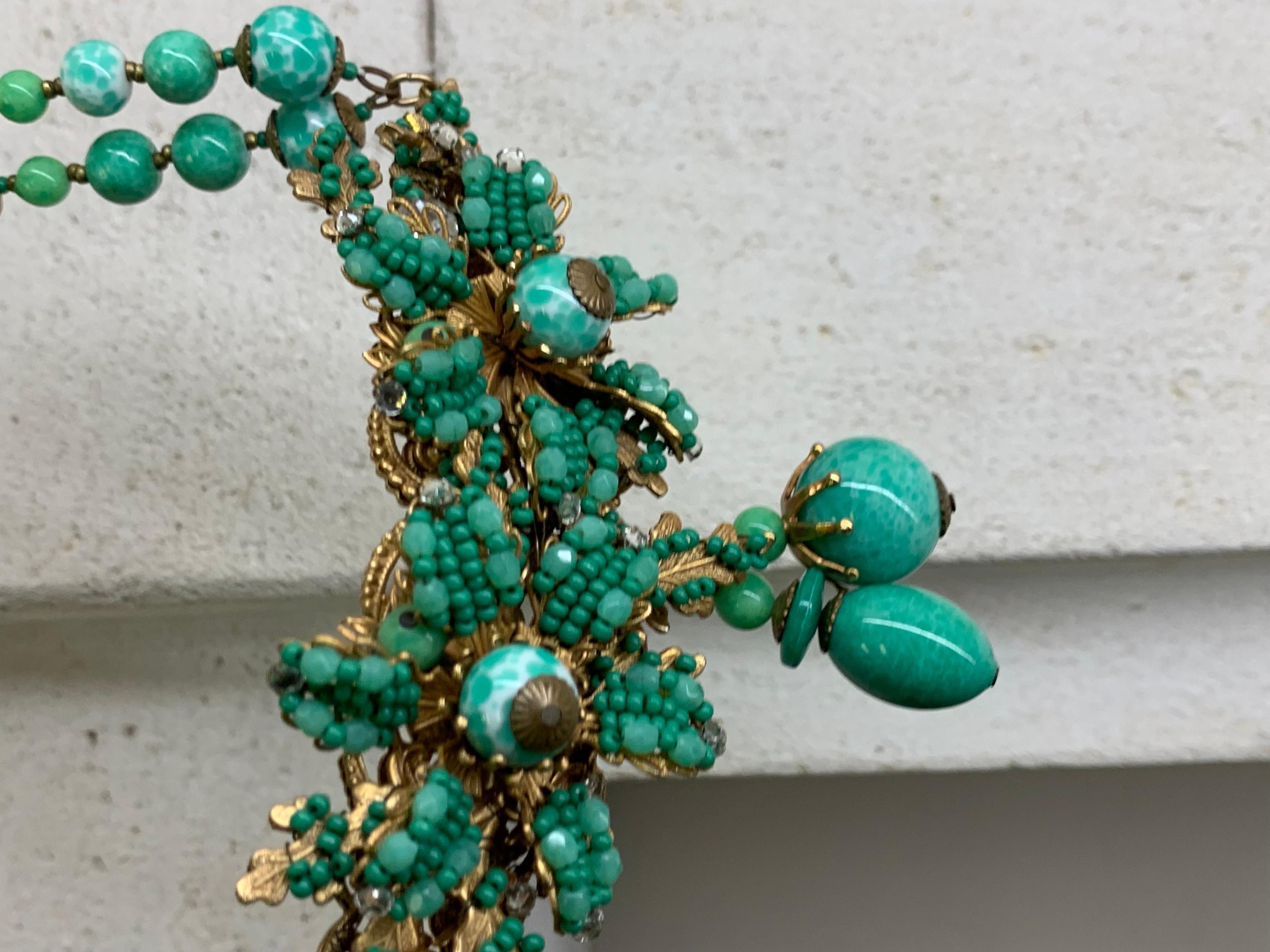 1940er Miriam Haskell Doppelstrang Jade grünes Glas Halskette w Center Blume im Angebot 11