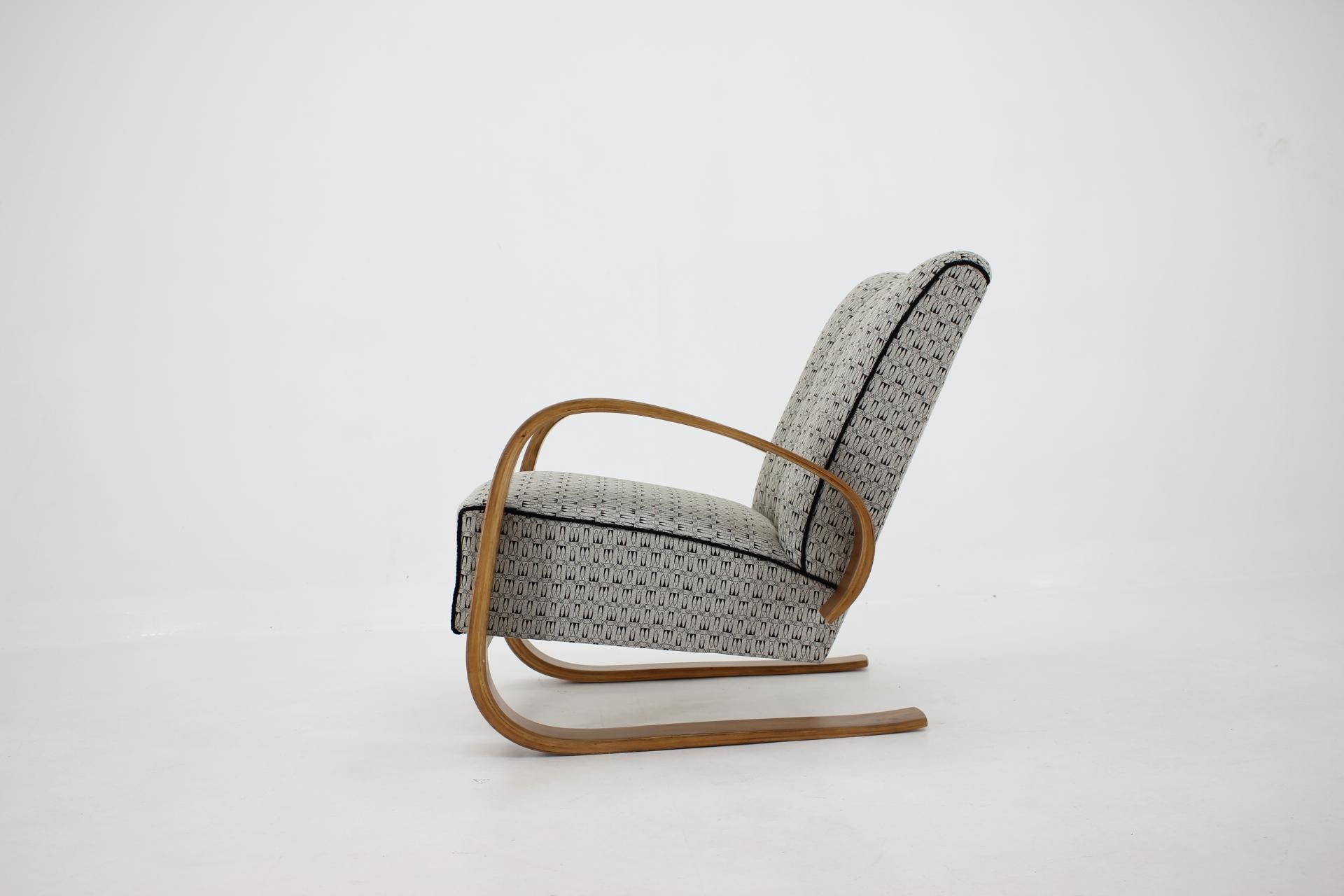 Mid-Century Modern 1940s Miroslav Navratil Cantilever Lounge Chair, Czechoslovakia For Sale