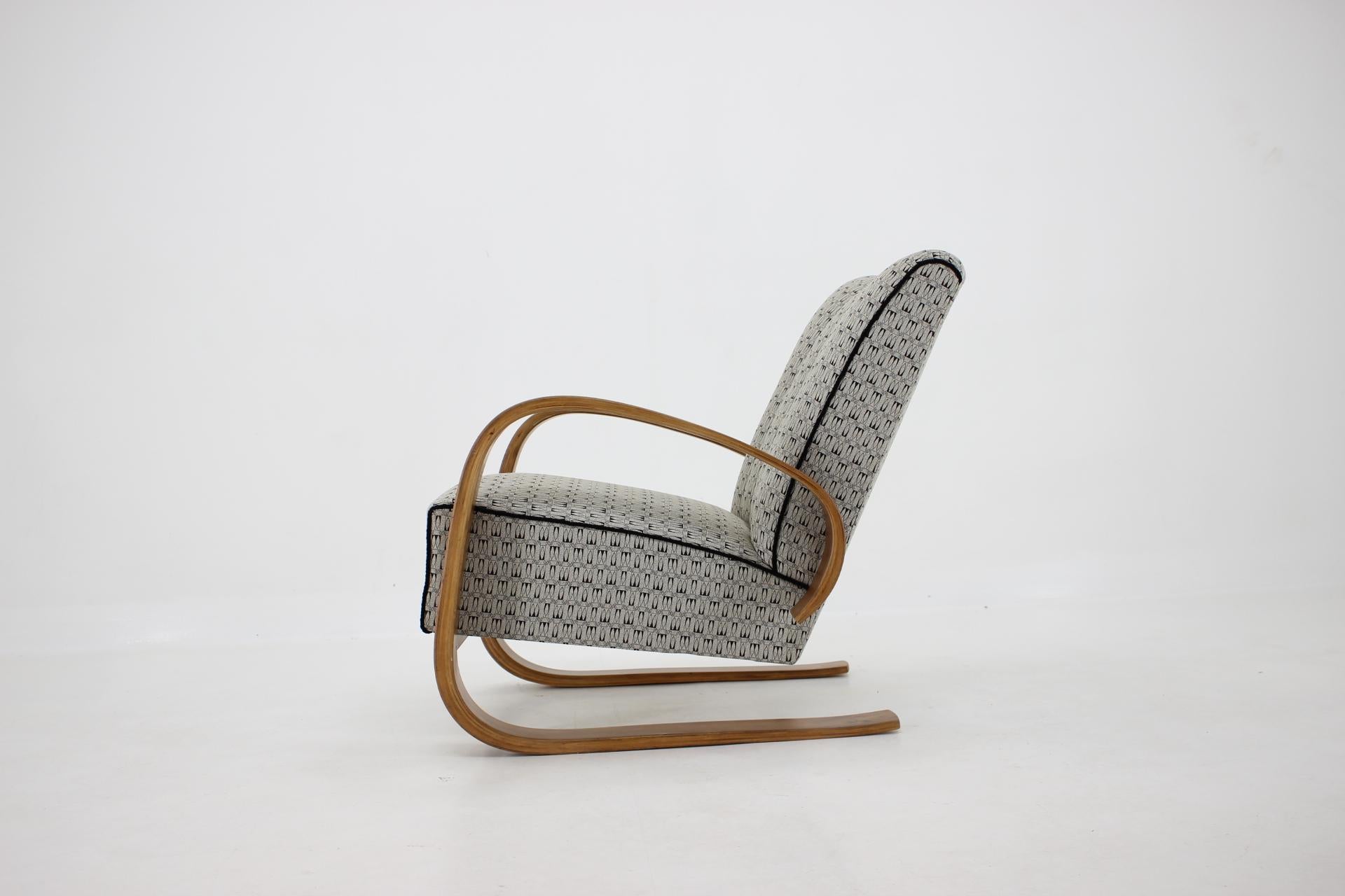 1940s Miroslav Navratil Cantilever Lounge Chair, Czechoslovakia In Good Condition For Sale In Praha, CZ