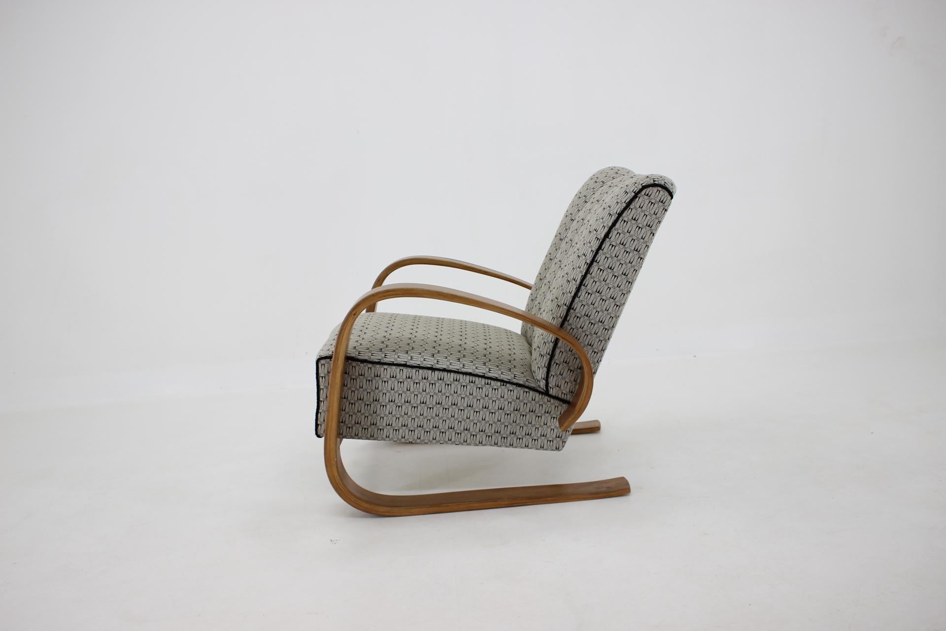 Mid-20th Century 1940s Miroslav Navratil Cantilever Lounge Chair, Czechoslovakia For Sale