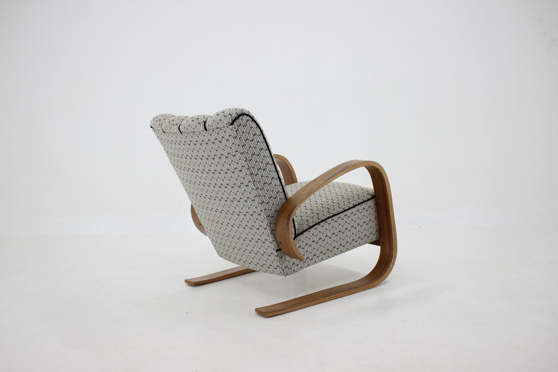 1940s Miroslav Navratil Cantilever Lounge Chair, Czechoslovakia For Sale 1
