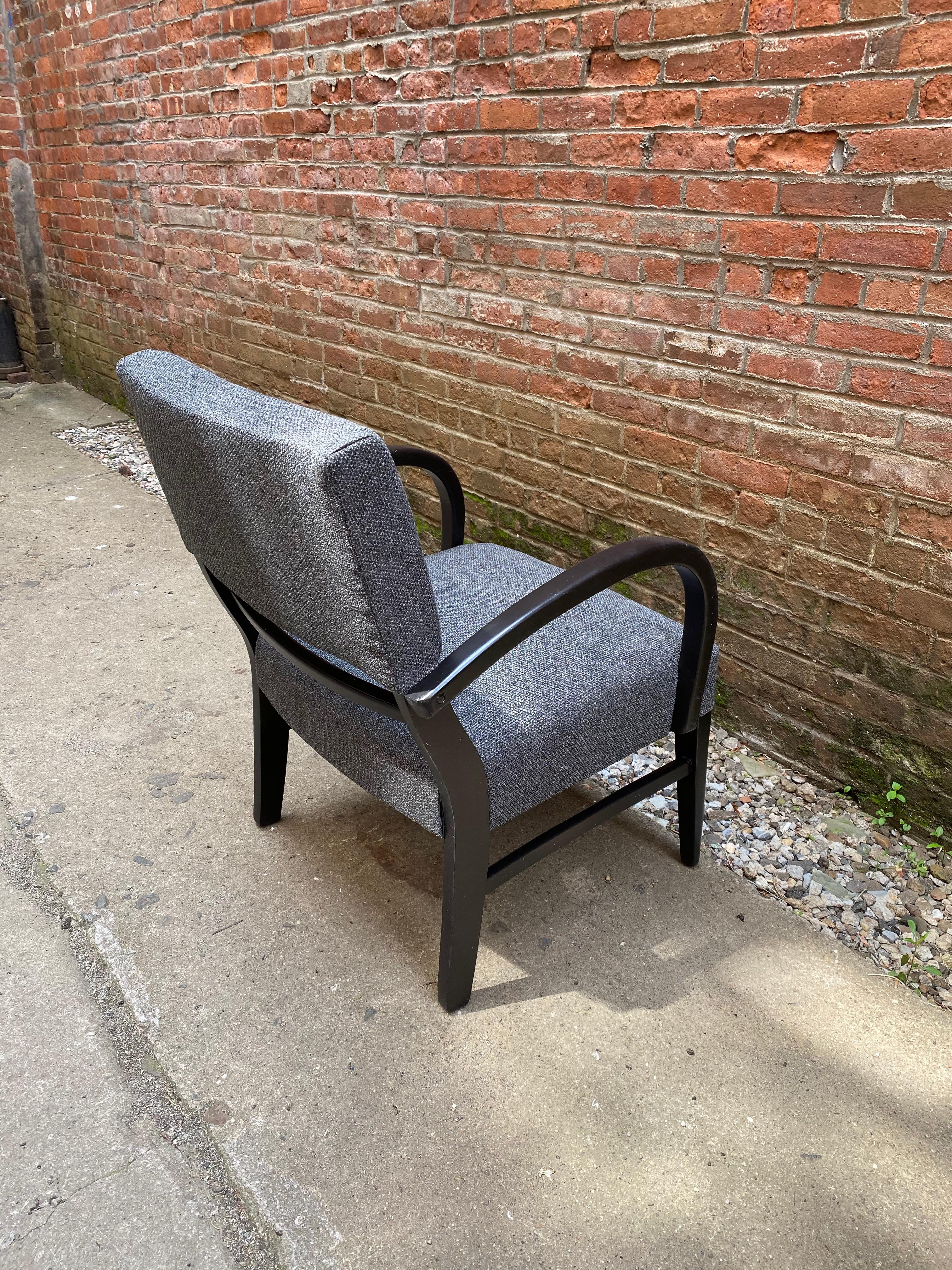 1940s Moderne Bow Arm Lounge Chair In Good Condition For Sale In Garnerville, NY