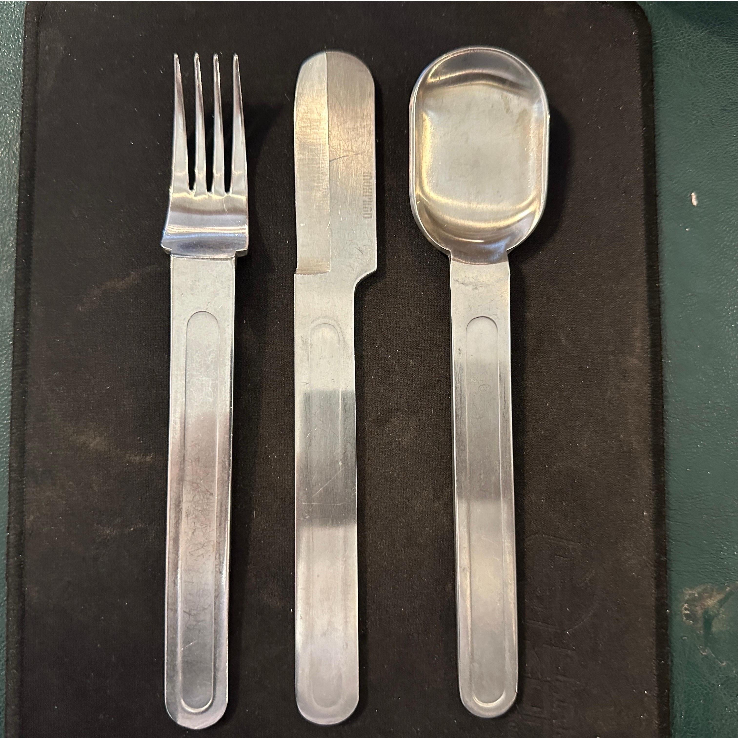 1940s Modernist Alpaca 35 pieces Italian Cutlery Set in the manner of Gio Ponti (Moderne der Mitte des Jahrhunderts) im Angebot