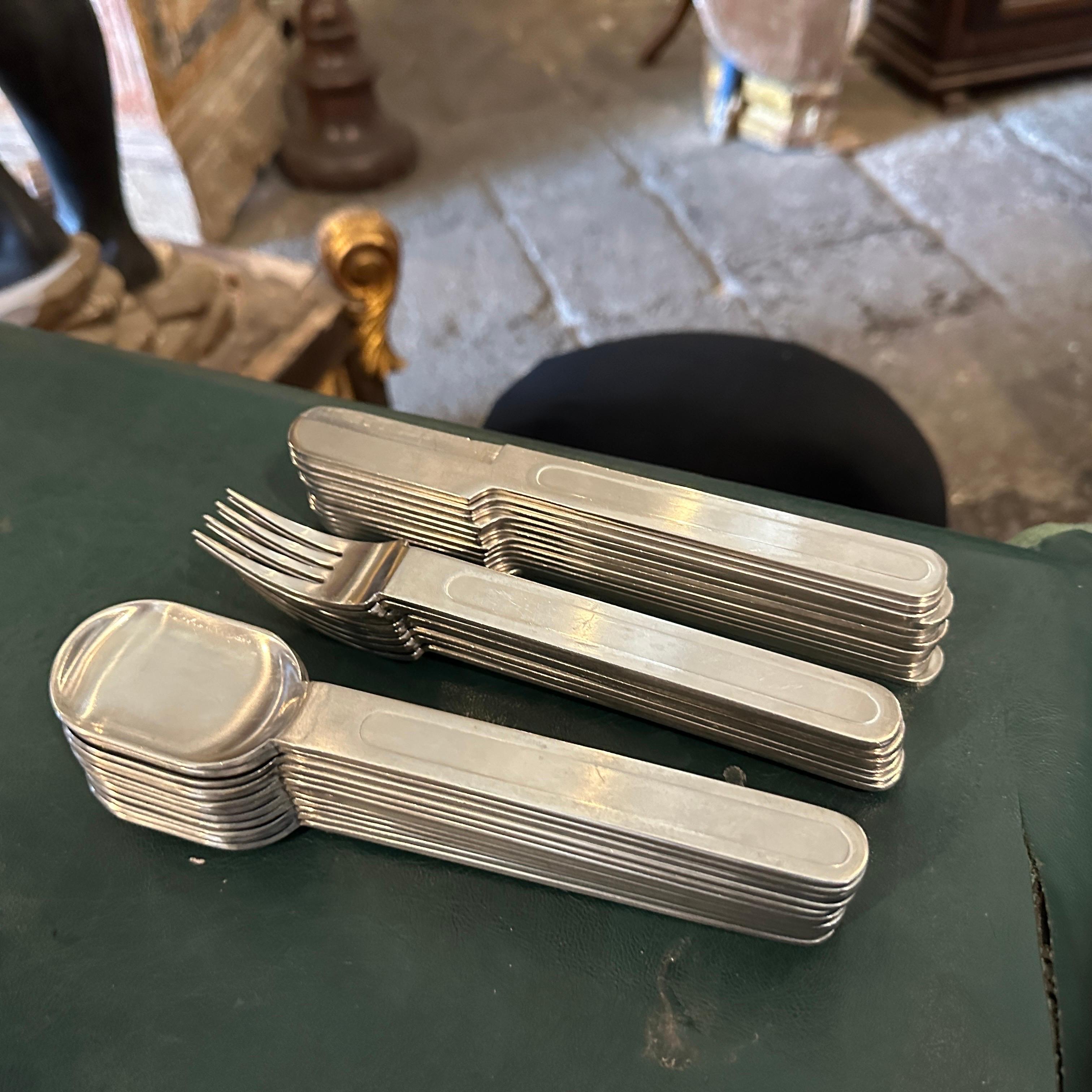 1940s Modernist Alpaca 35 pieces Italian Cutlery Set in the manner of Gio Ponti im Zustand „Gut“ im Angebot in Aci Castello, IT