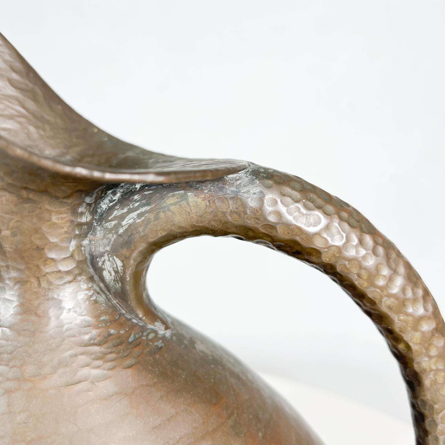 Mid-Century Modern 1940s Egidio Casagrande Hammered Italian Brass Pitcher Italy Signed For Sale