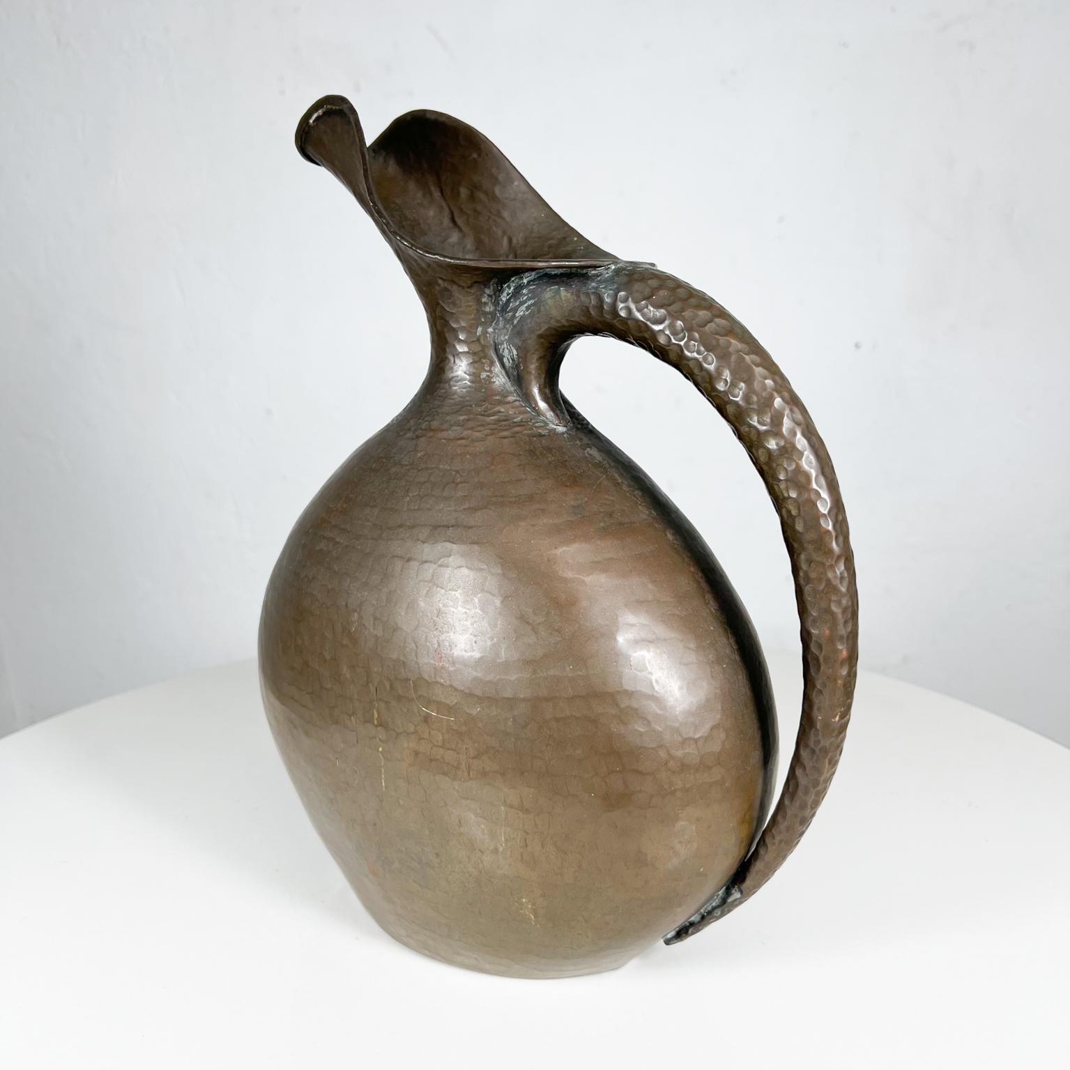 Mid-20th Century 1940s Egidio Casagrande Hammered Italian Brass Pitcher Italy Signed For Sale