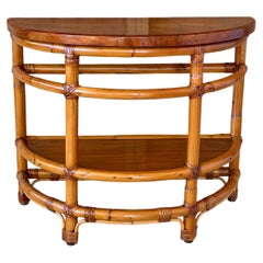Tavolino semilunare in rattan e mogano in stile modernista degli anni ’40, firmato Rattanage
