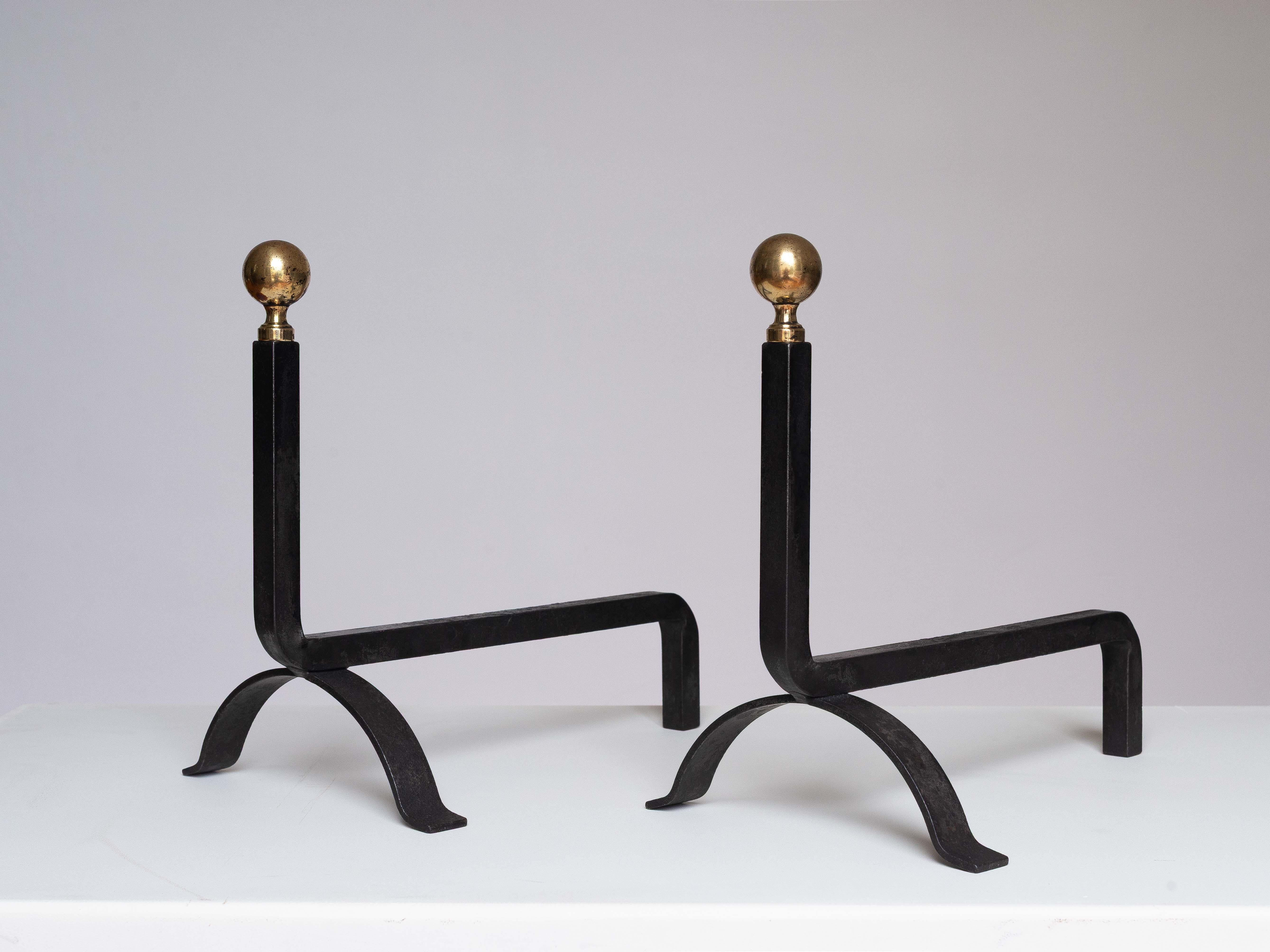 1940s Modernist Wrought Iron and Brass Andirons - Jacques Adnet Style - France

Very elegant pair of andirons made of wrought iron and brass.

Typical design of the French Modernist era !

They are very reminiscent of the style of famous designer
