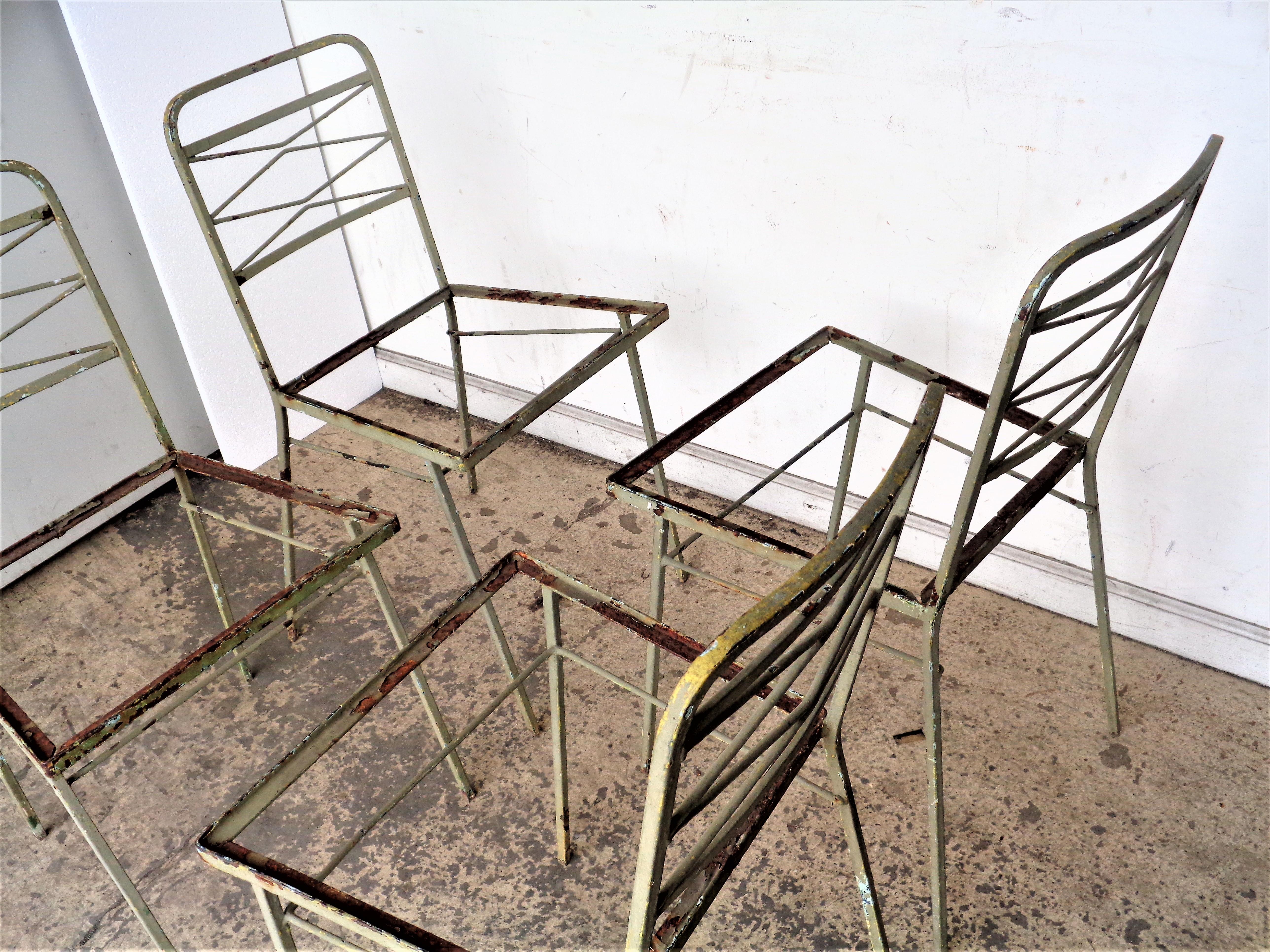   Ensemble de quatre chaises modernistes en fer forgé des années 1940 en vente 2