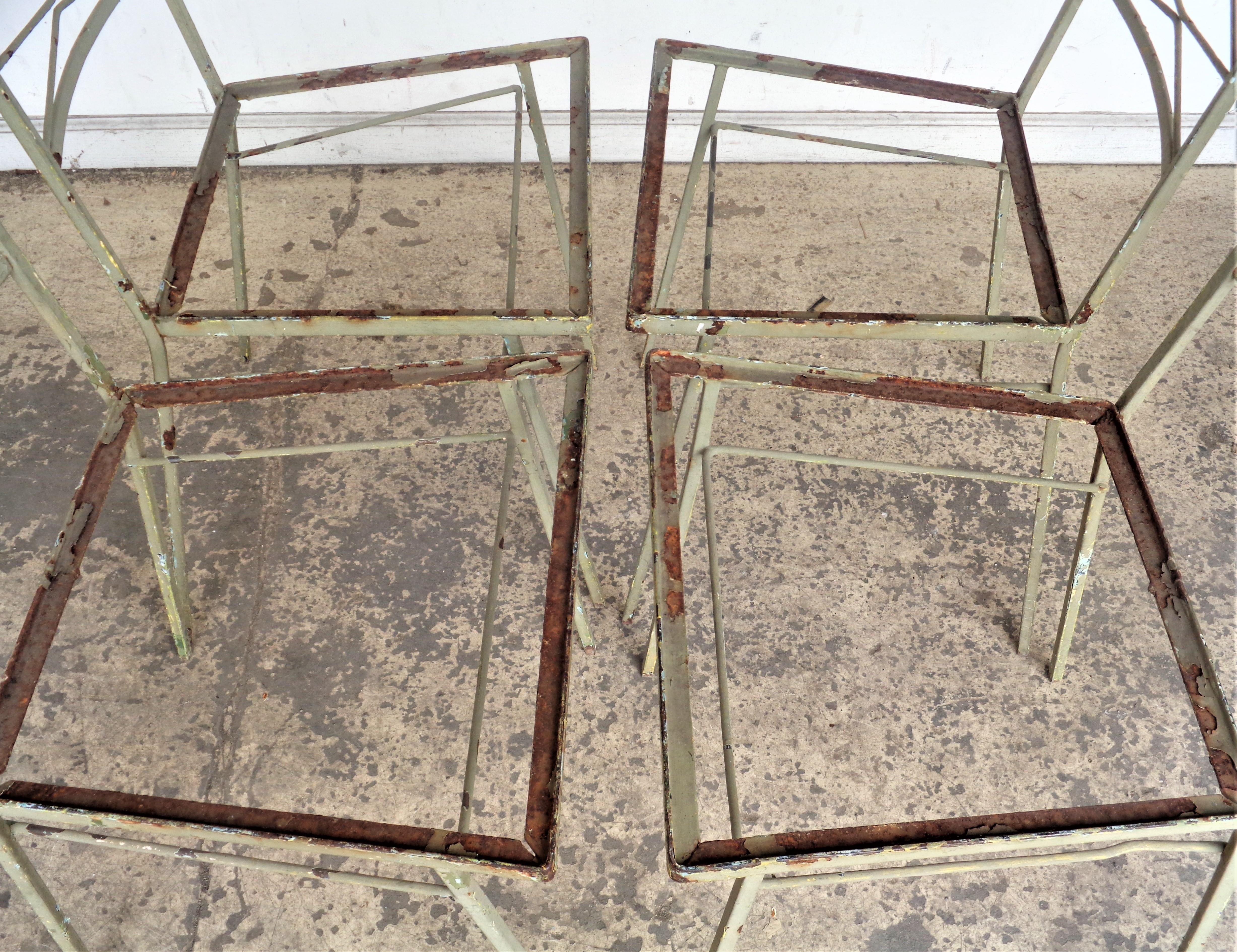   Ensemble de quatre chaises modernistes en fer forgé des années 1940 État moyen - En vente à Rochester, NY