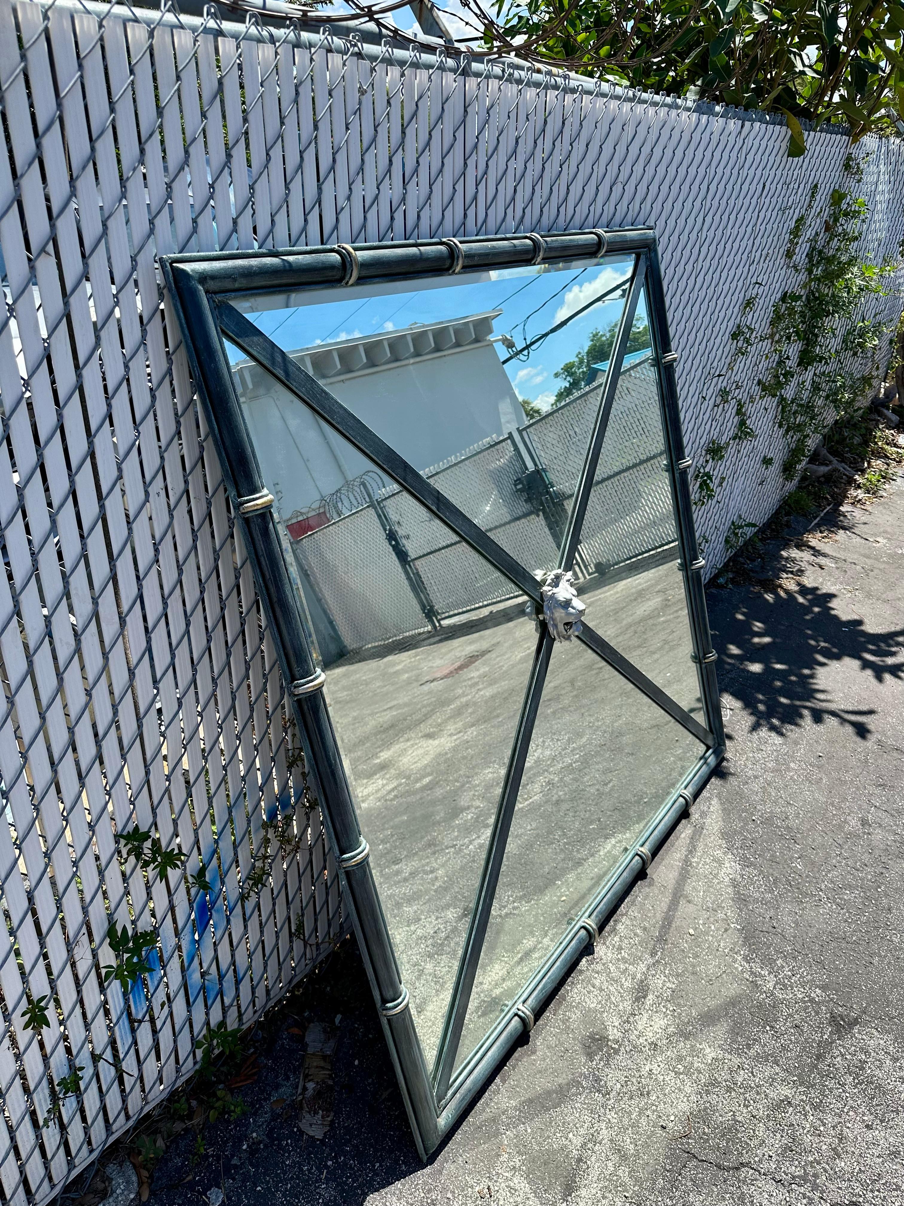 Miroir mural monumental en faux bambou acier vert lion des années 1940 en vente 1
