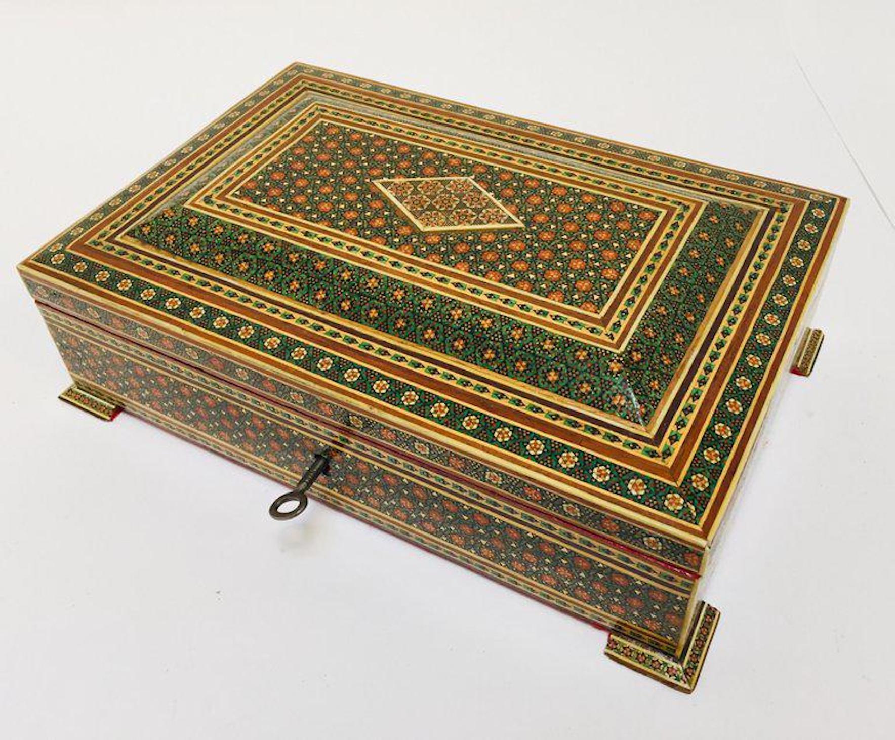 1940s Moorish Anglo-Indian Jewelry Mosaic Khatam Inlaid Box In Good Condition In North Hollywood, CA