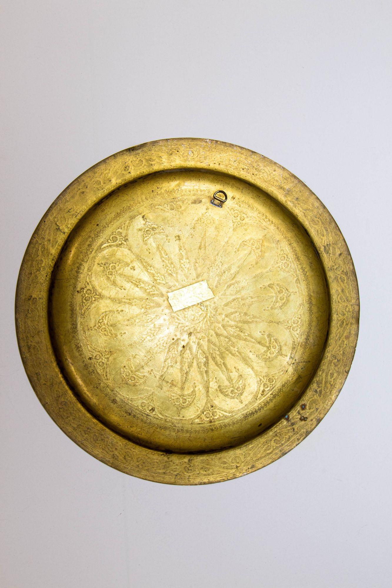 1940s Moroccan Brass Tray Collectible Islamic Polished Metal Work Platter 13.5 D For Sale 4