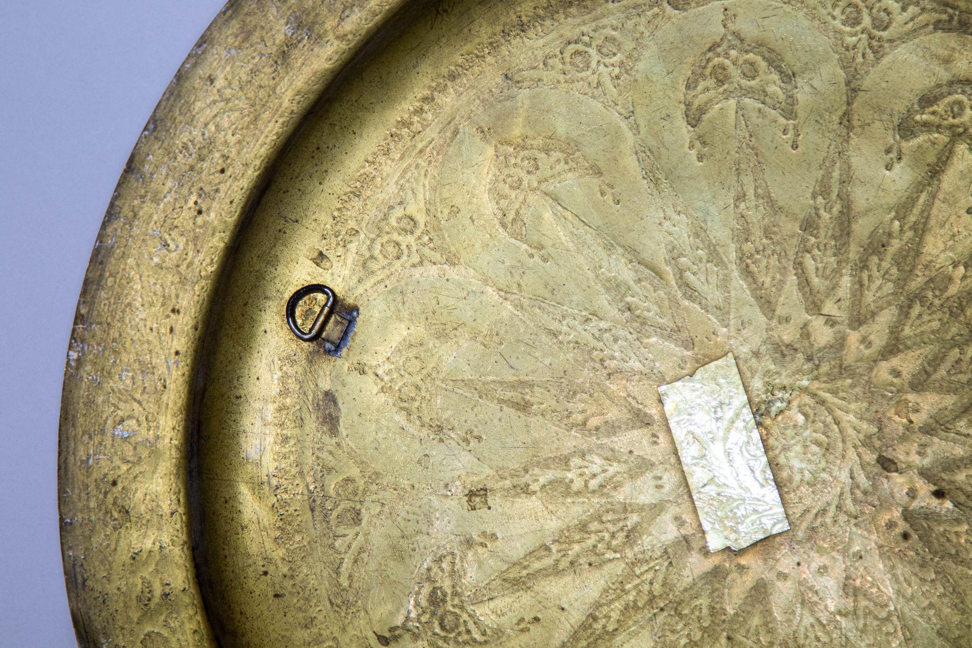 1940s Moroccan Brass Tray Collectible Islamic Polished Metal Work Platter 13.5 D For Sale 5