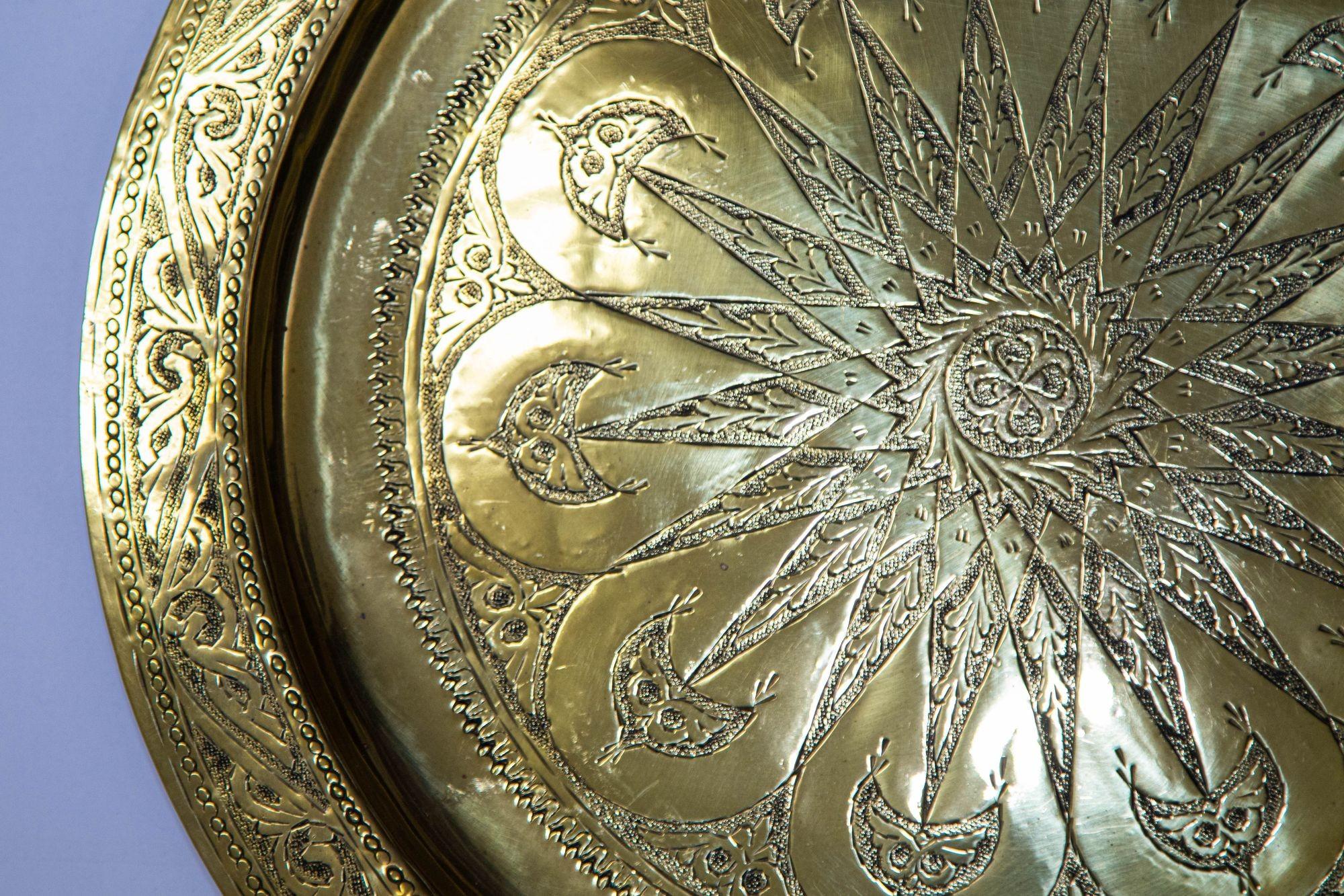 1940s Moroccan Brass Tray Collectible Islamic Polished Metal Work Platter 13.5 D For Sale 3