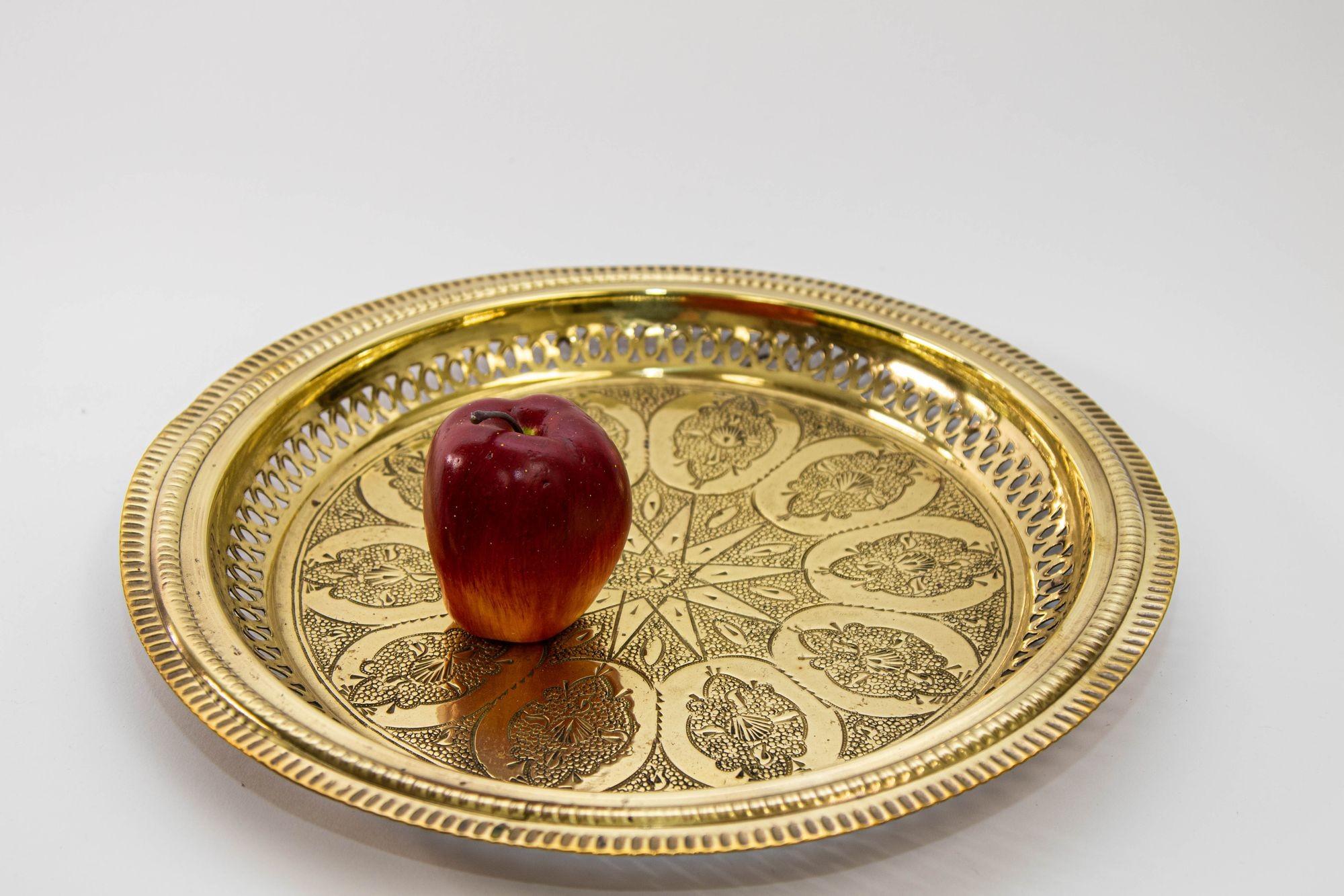 1940s Moroccan Brass Tray Polished Collectible Islamic Metalwork 13.5 in. D. For Sale 12