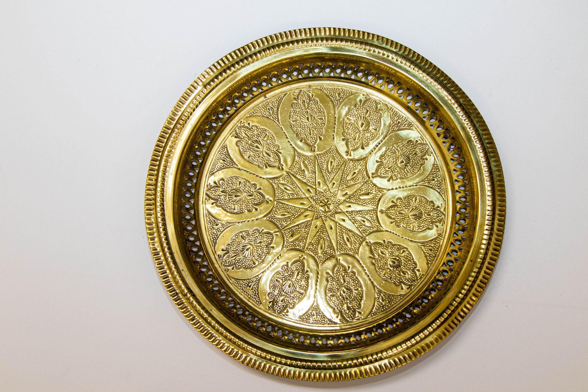 1940s Moroccan Brass Tray Polished Collectible Islamic Metalwork 13.5 in. D.
Beautiful Moroccan decorative tray.
Unique, one of a kind, very collectible.
Dimensions: 13.5 inches diameter.
Hand crafted in Fez, Morocco circa 1940's.
The Moroccan brass