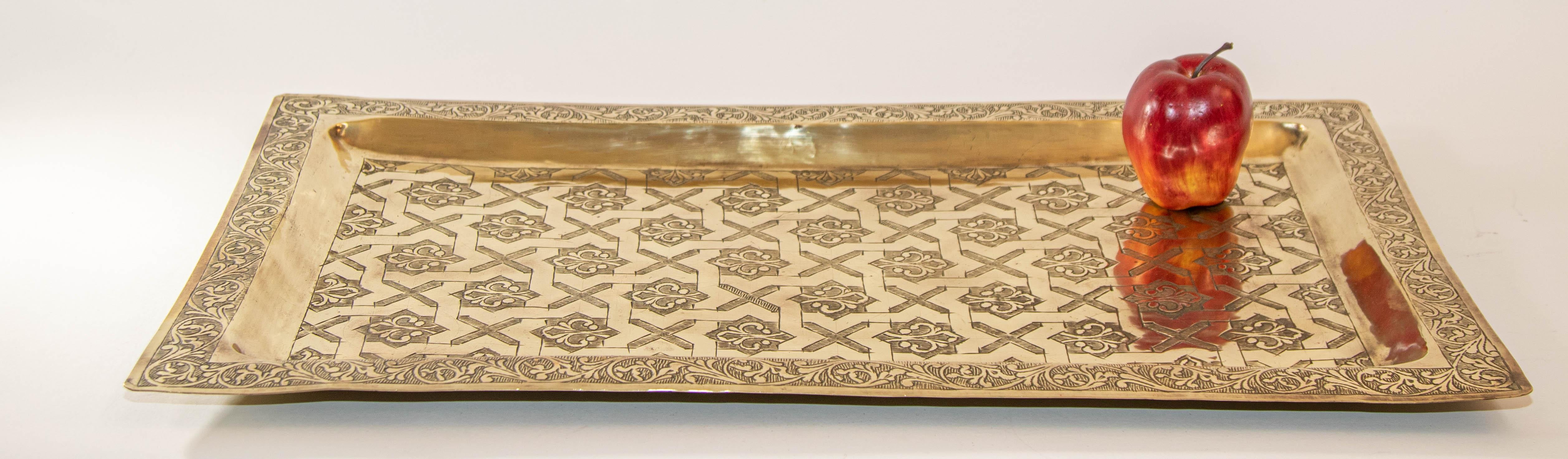 1940s Moroccan Brass Tray Rectangular Shape Polished Gold Brass Serving Platter For Sale 4