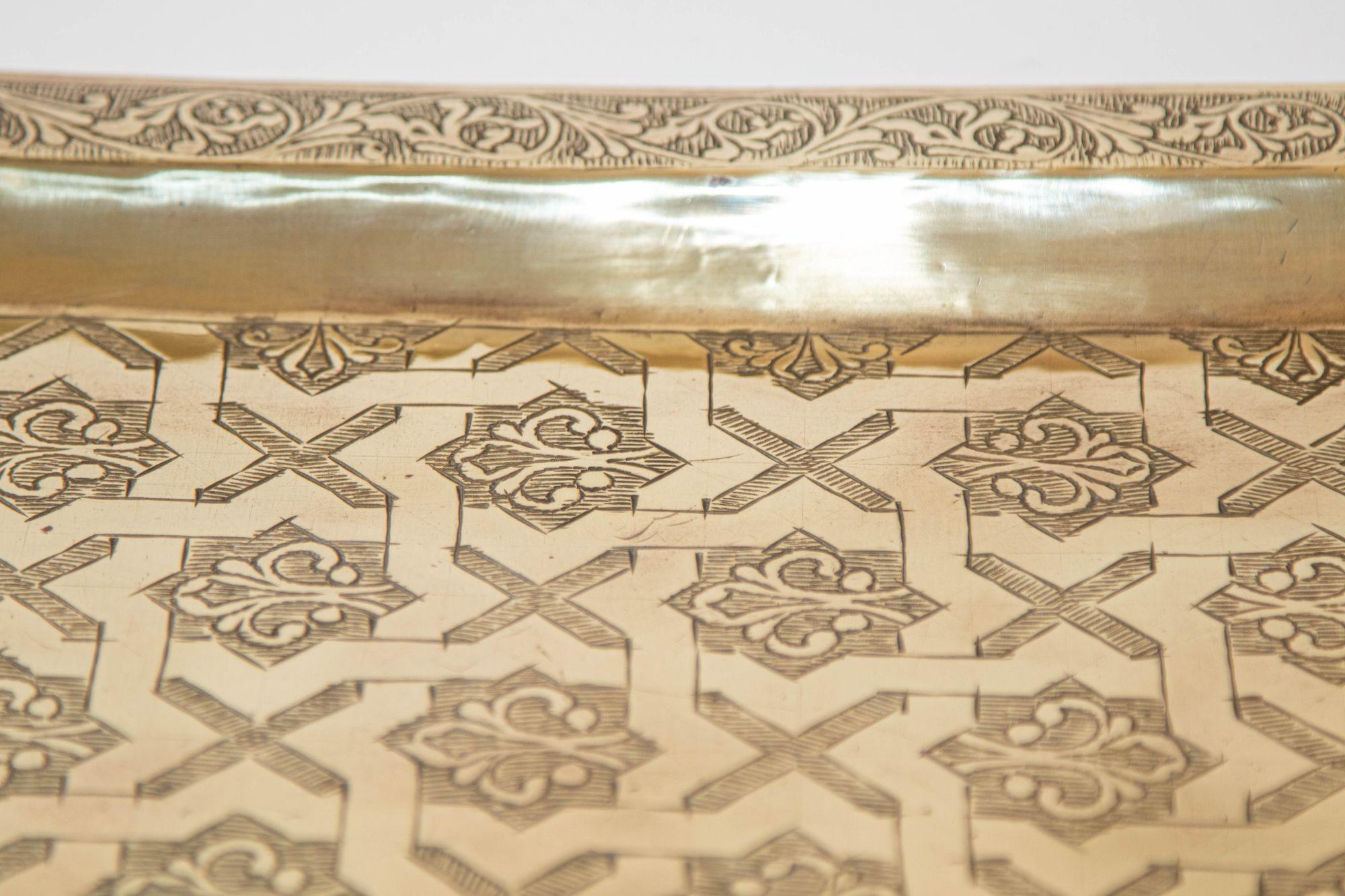 1940s Moroccan Brass Tray Rectangular Shape Polished Gold Brass Serving Platter For Sale 9