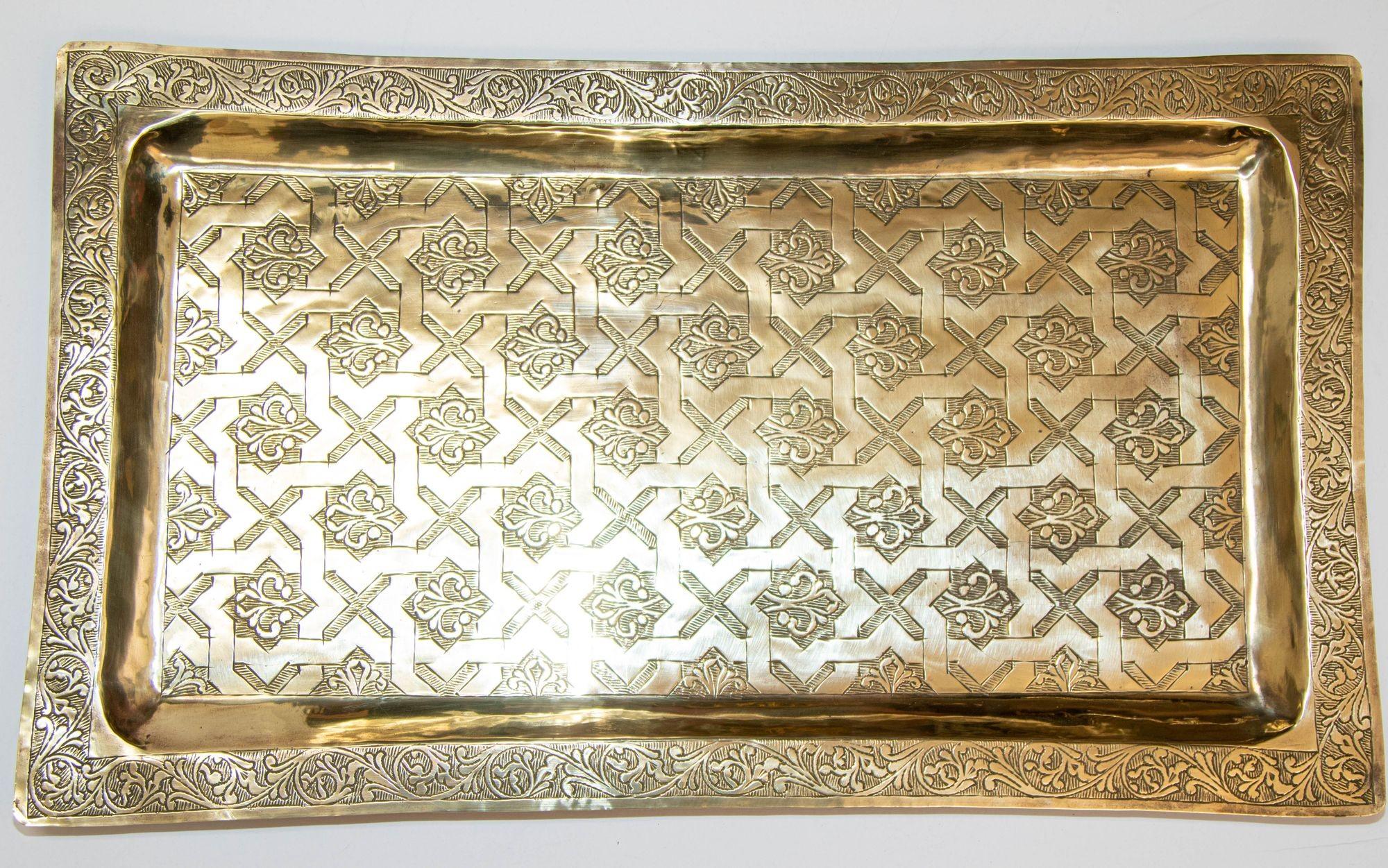 Large antique 1940s Moroccan Rectangular Polished Brass Serving Tray with Moorish geometric design.
Moroccan Moorish rectangular shape heavy solid brass tray with fine delicate geometrical Islamic designs.
Could be used as a serving tray, or