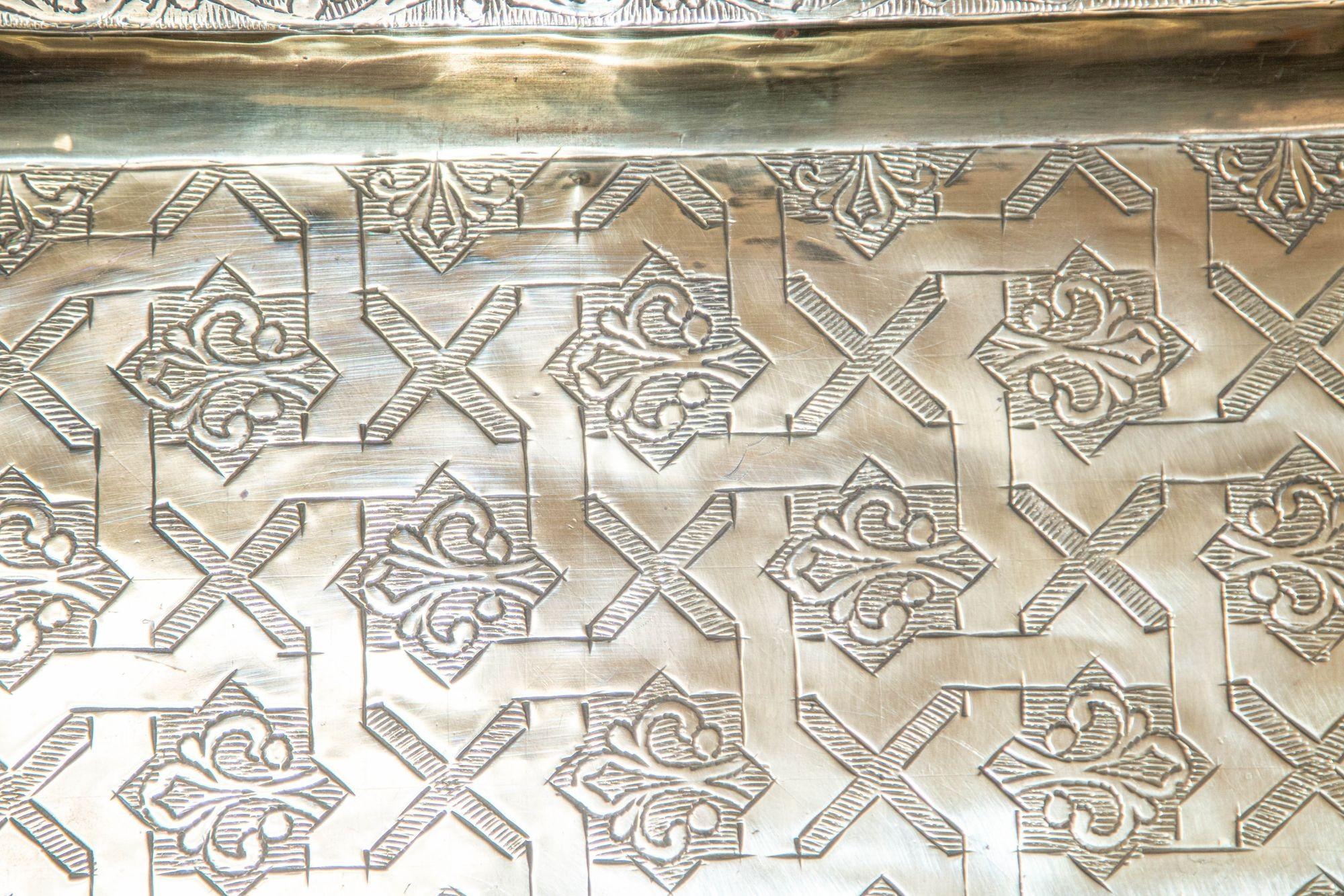 Etched 1940s Moroccan Brass Tray Rectangular Shape Polished Gold Brass Serving Platter For Sale
