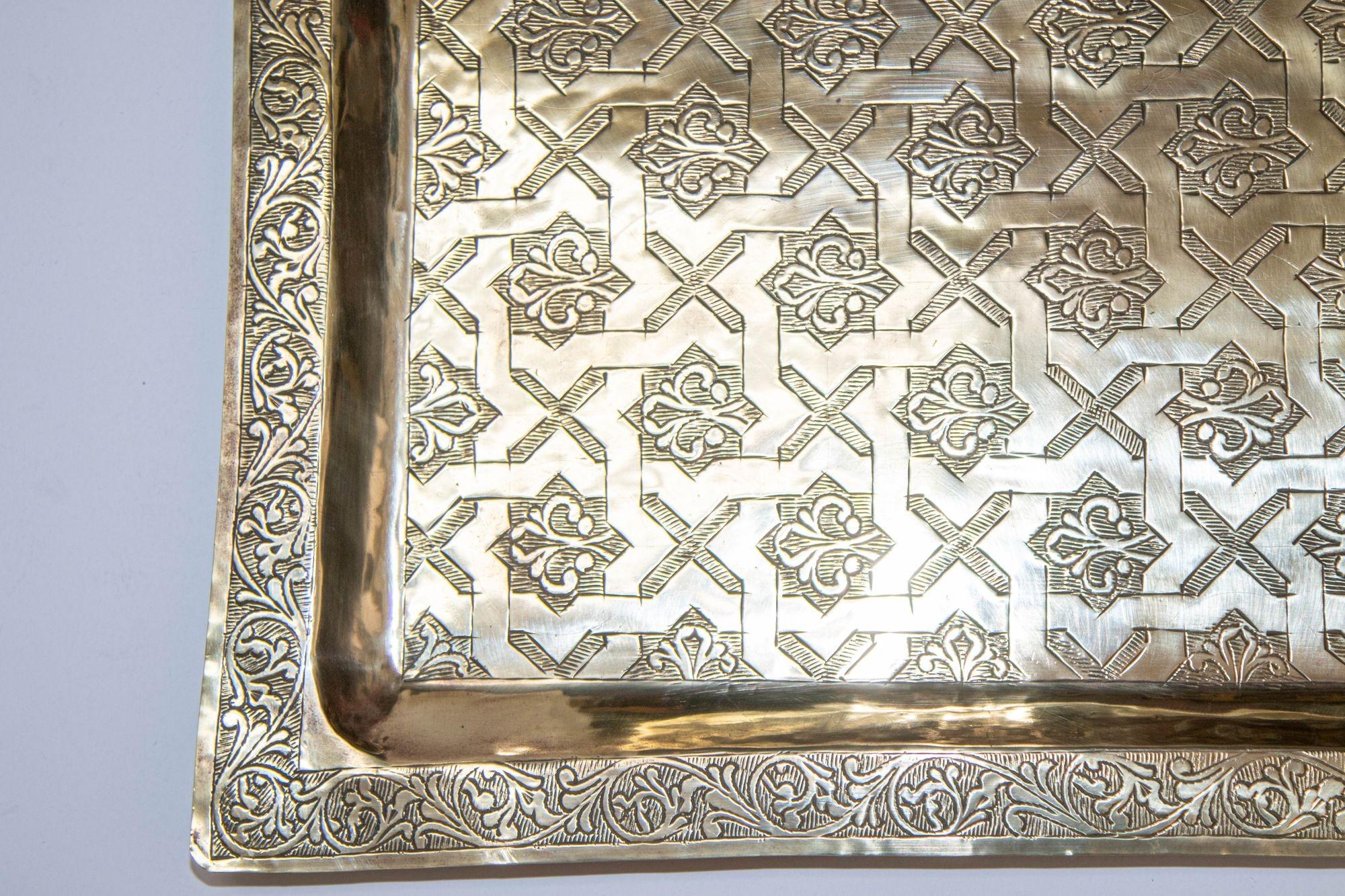 Laiton 1940s Moroccan Brass Tray Rectangular Shape Polished Gold Brass Serving Platter en vente