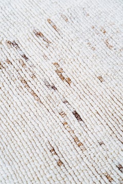 Alfombra cuadrada de lana turca «Çekme Tülü» en color crema jaspeado con pelo rizado, tonos tierra tribales