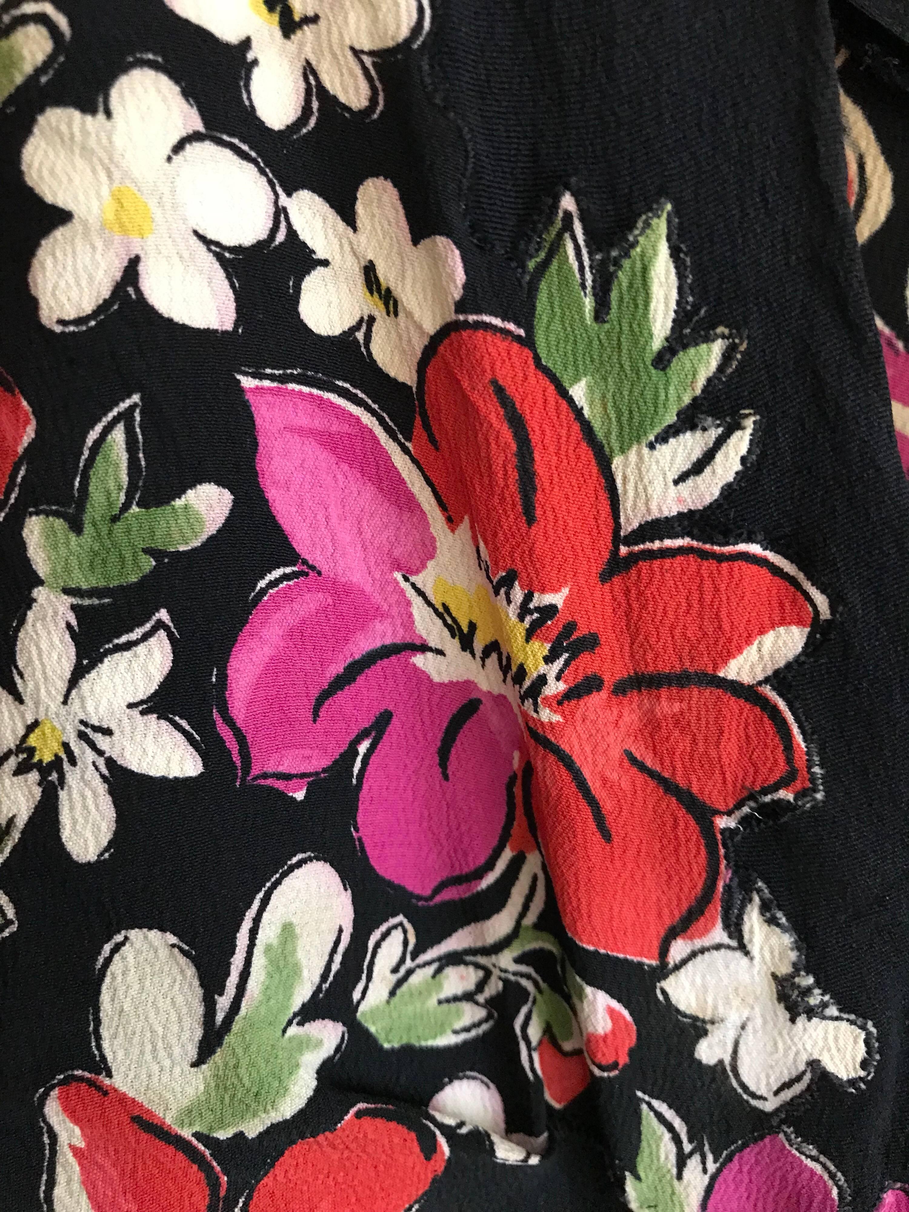 Vestido de rayón con estampado floral multicolor de los años 40 en Bueno estado para la venta en Beverly Hills, CA