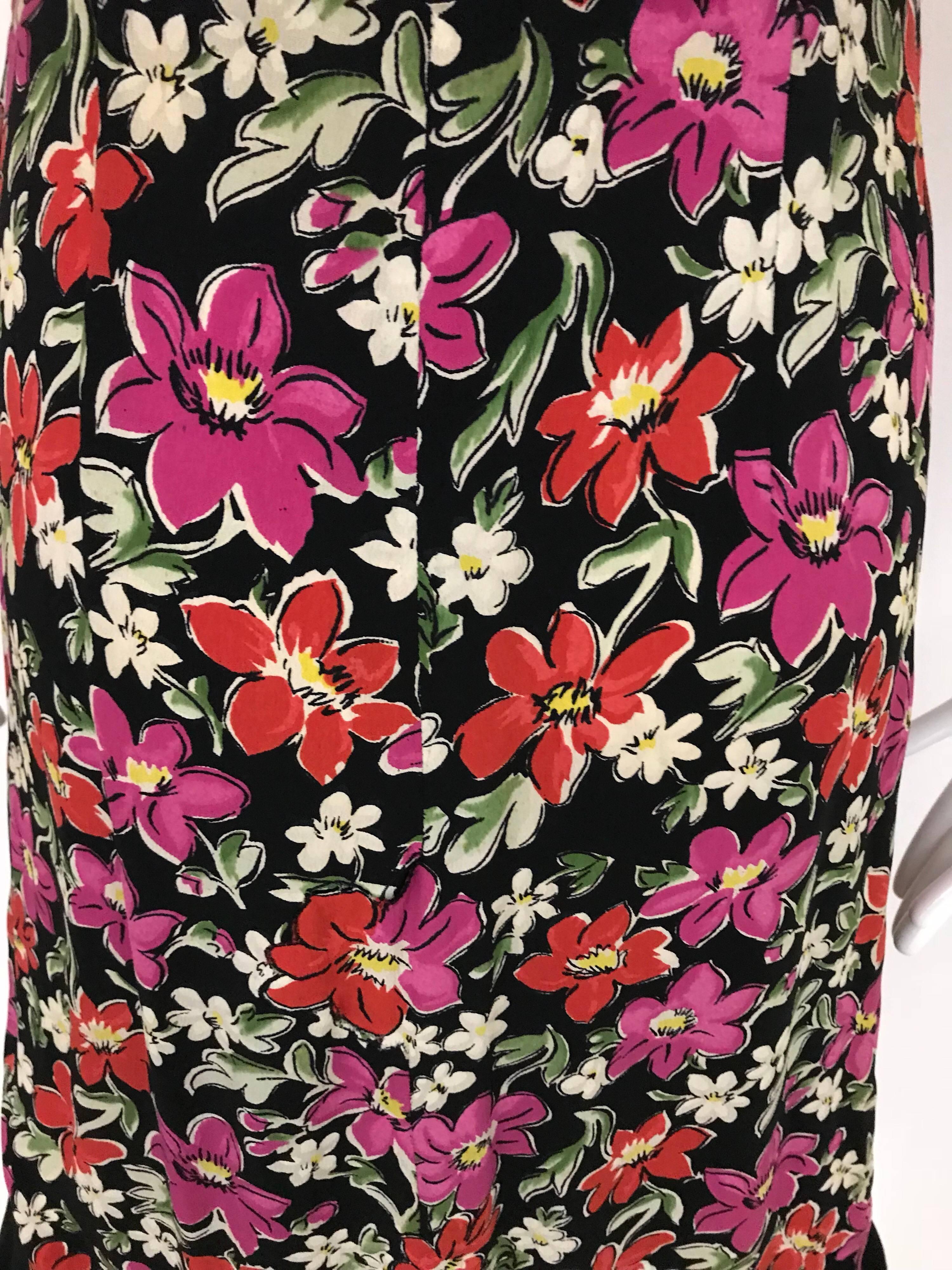 De las mujeres Vestido de rayón con estampado floral multicolor de los años 40 en venta