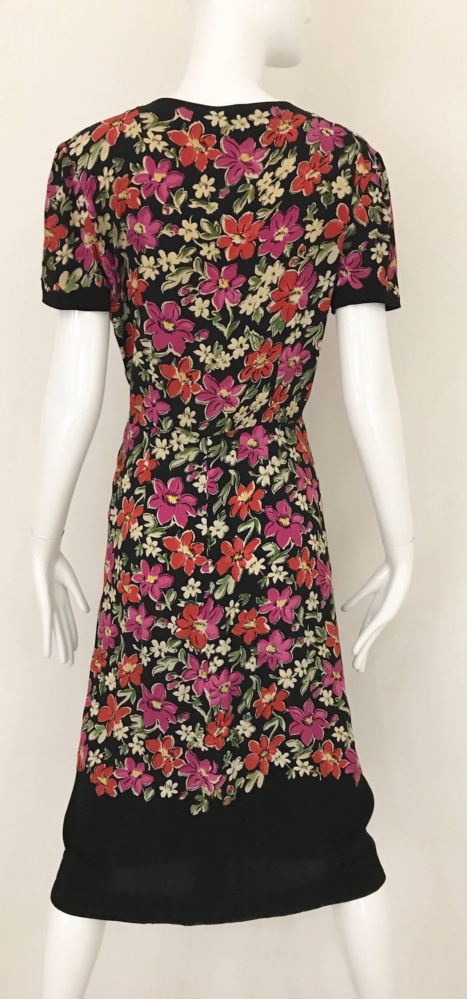 Vestido de rayón con estampado floral multicolor de los años 40 en venta 2