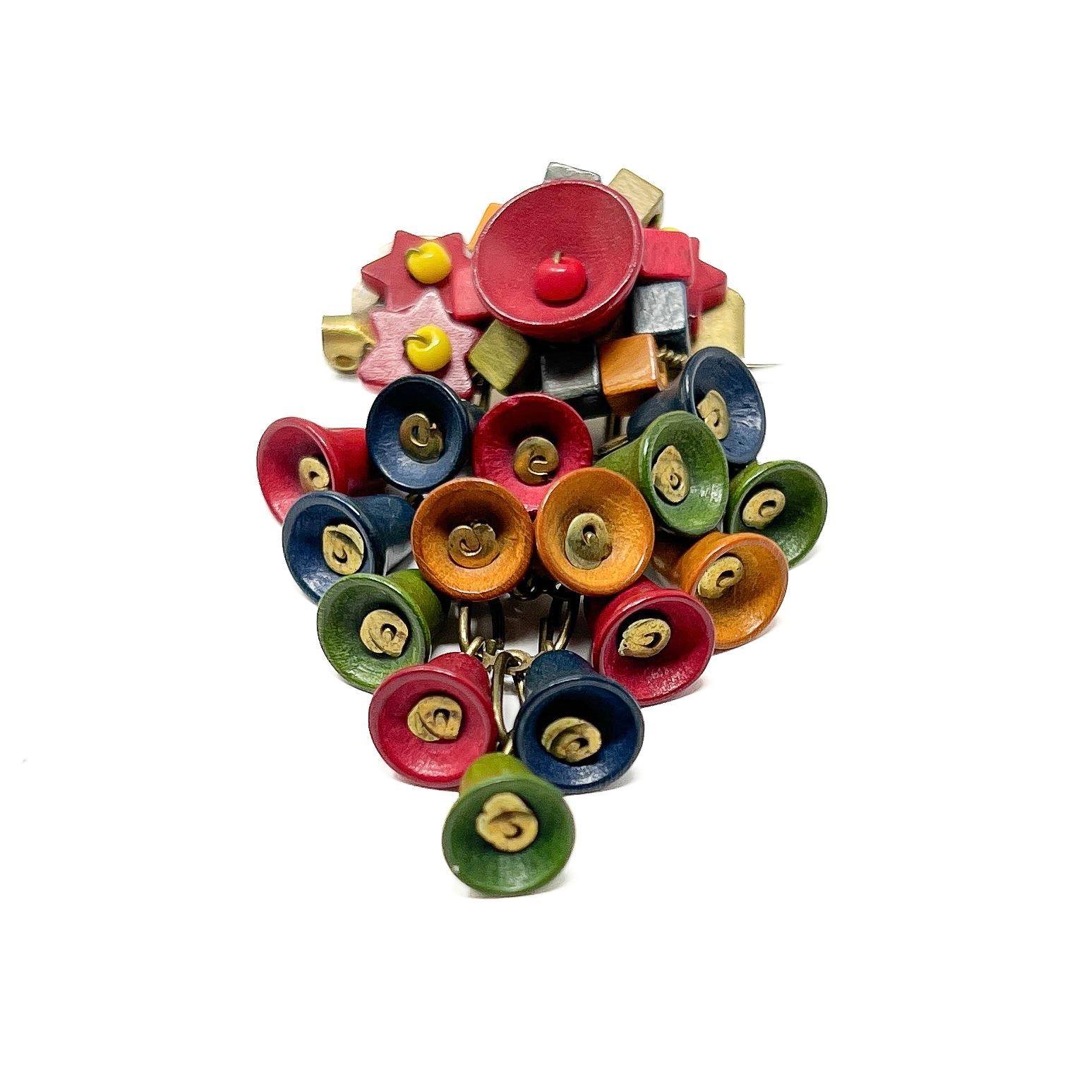 1940s Multi-Coloured Wooden Bells and Stars Vintage Cascade Brooch In Good Condition For Sale In Skelmersdale, GB