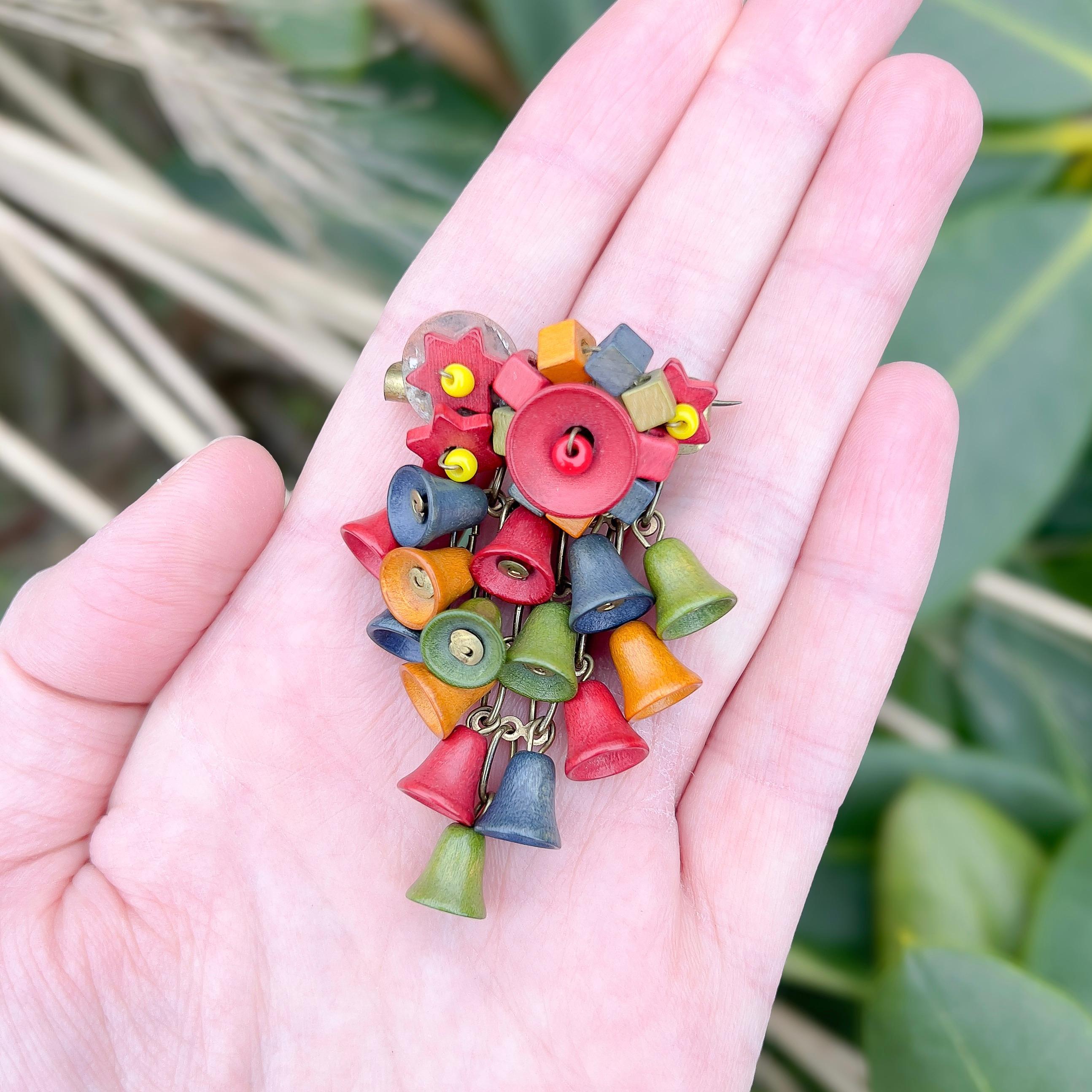 1940s Multi-Coloured Wooden Bells and Stars Vintage Cascade Brooch For Sale 4