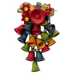 1940er Jahre Multi-Coloured hölzerne Glocken und Sterne Vintage Cascade Brosche