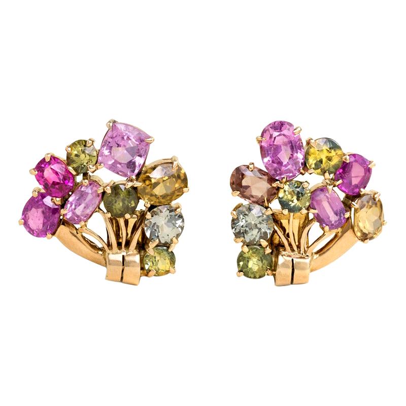 1940s Multicolored Gemstone and Gold Clip Earrings For Sale at 1stDibs