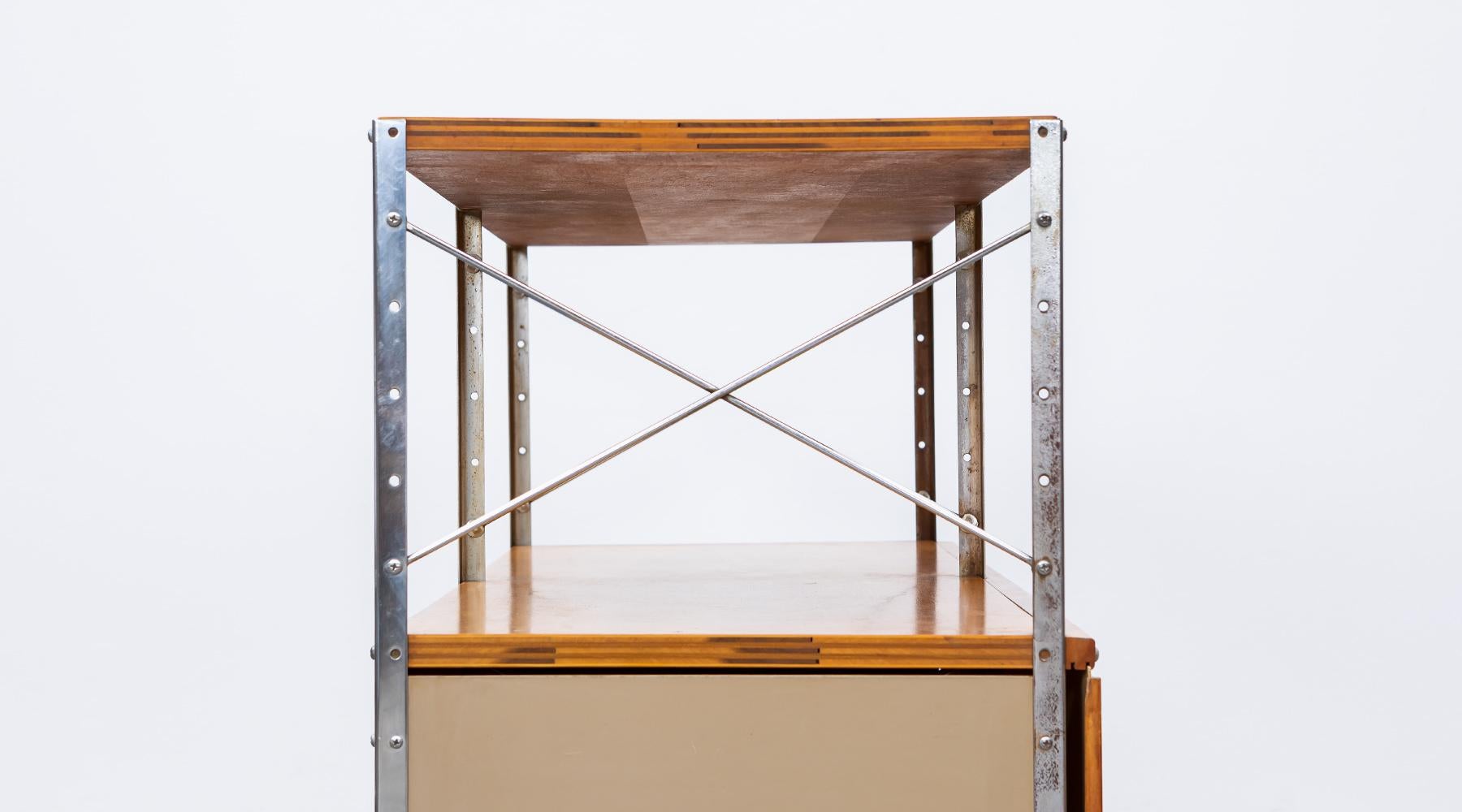 1940s Multicolored Plywood, Fiberglass, Metal ESU Shelf Charles & Ray Eames 'b' For Sale 8