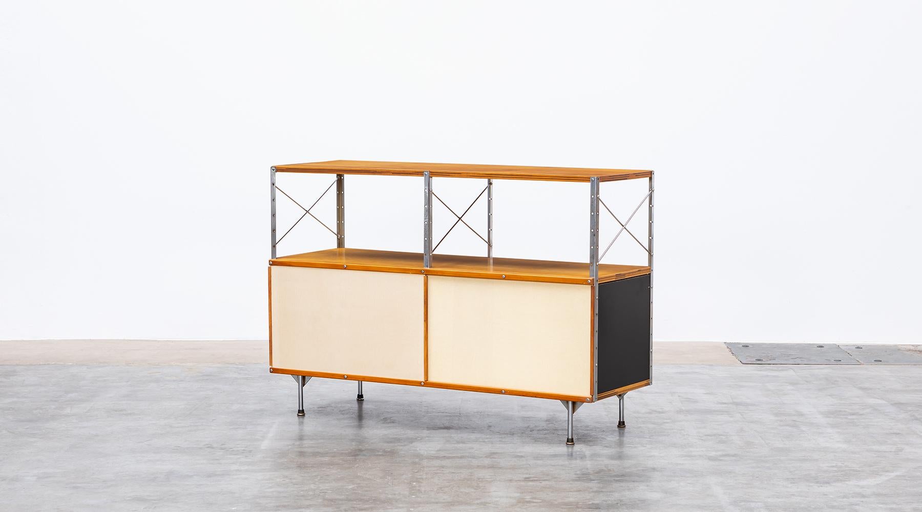1940s Multicolored Plywood, Fiberglass, Metal ESU Shelf Charles & Ray Eames 'b' In Good Condition For Sale In Frankfurt, Hessen, DE
