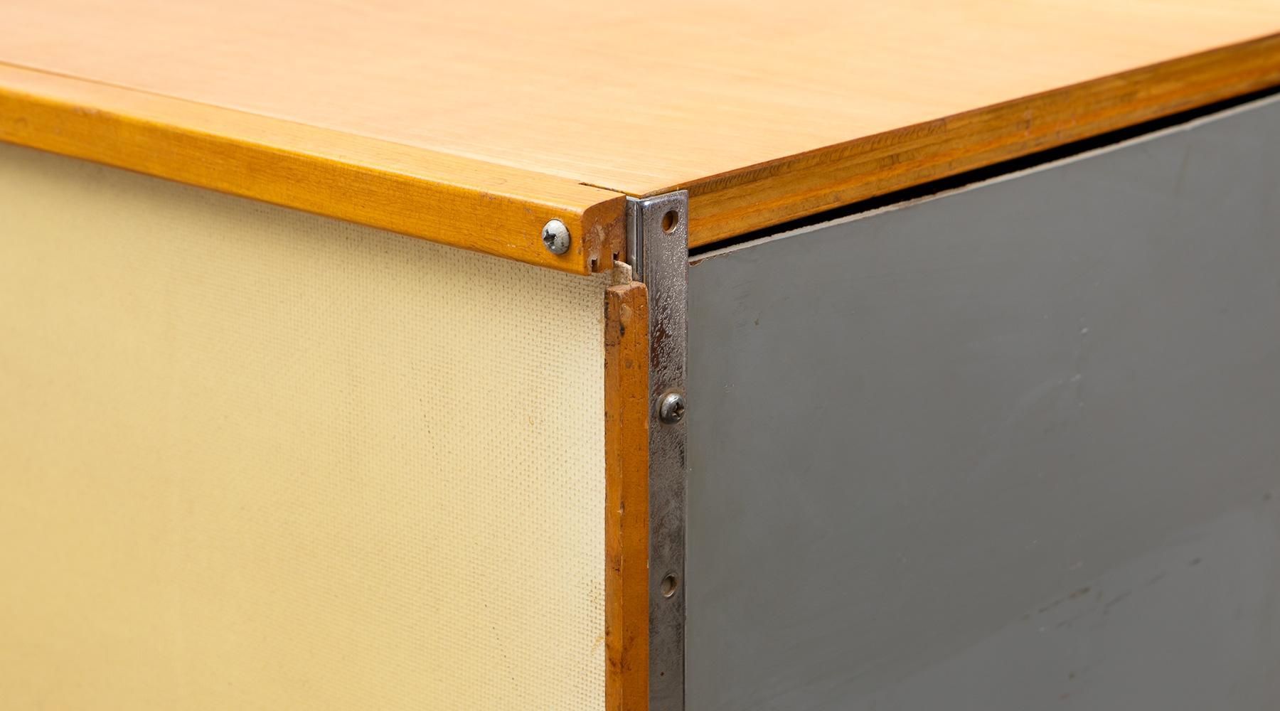 1940s Multicolored Plywood, Fiberglass, Metal ESU Shelf Charles & Ray Eames For Sale 10
