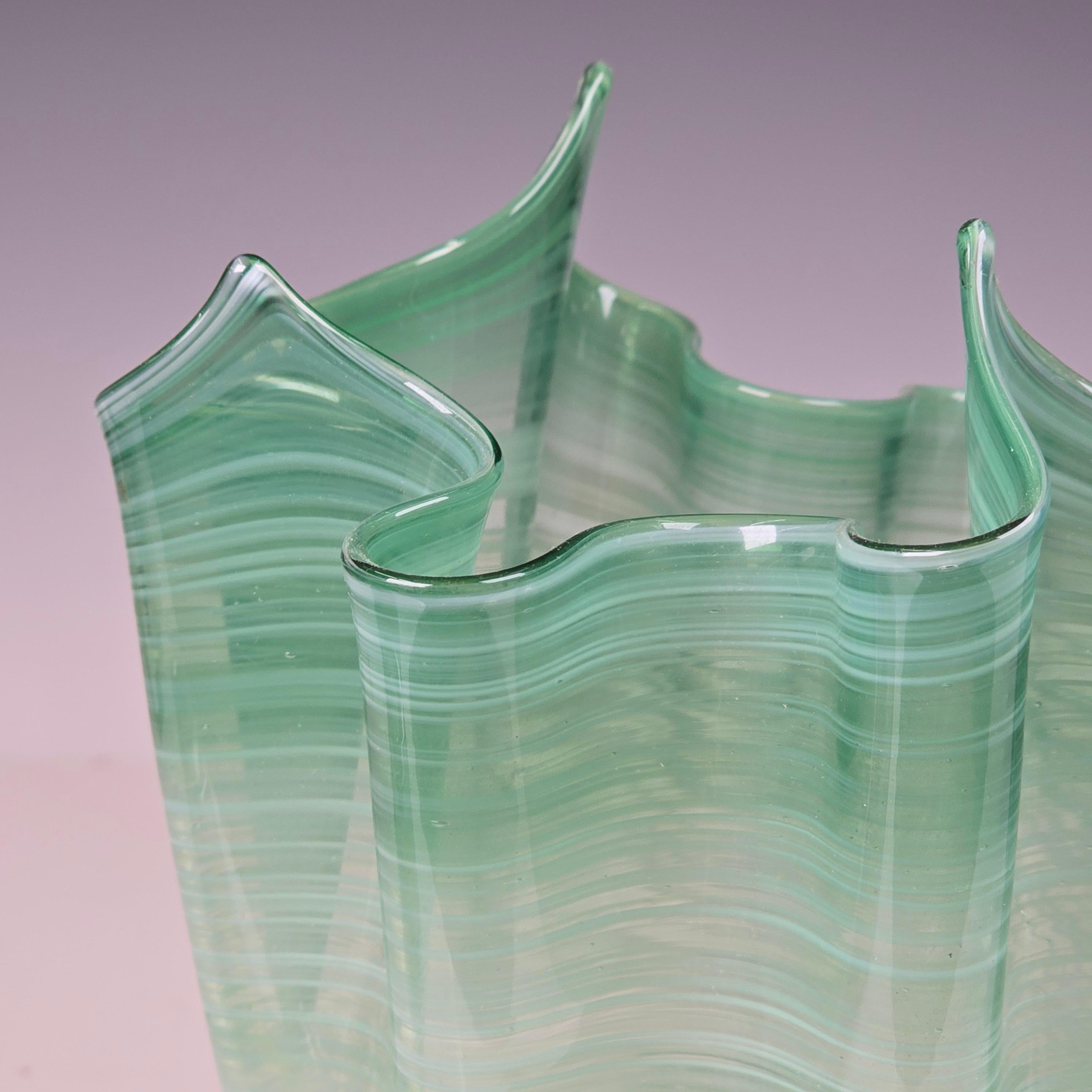 Mid-Century moderno Vaso a fazzoletto di Murano degli anni '40 in vendita