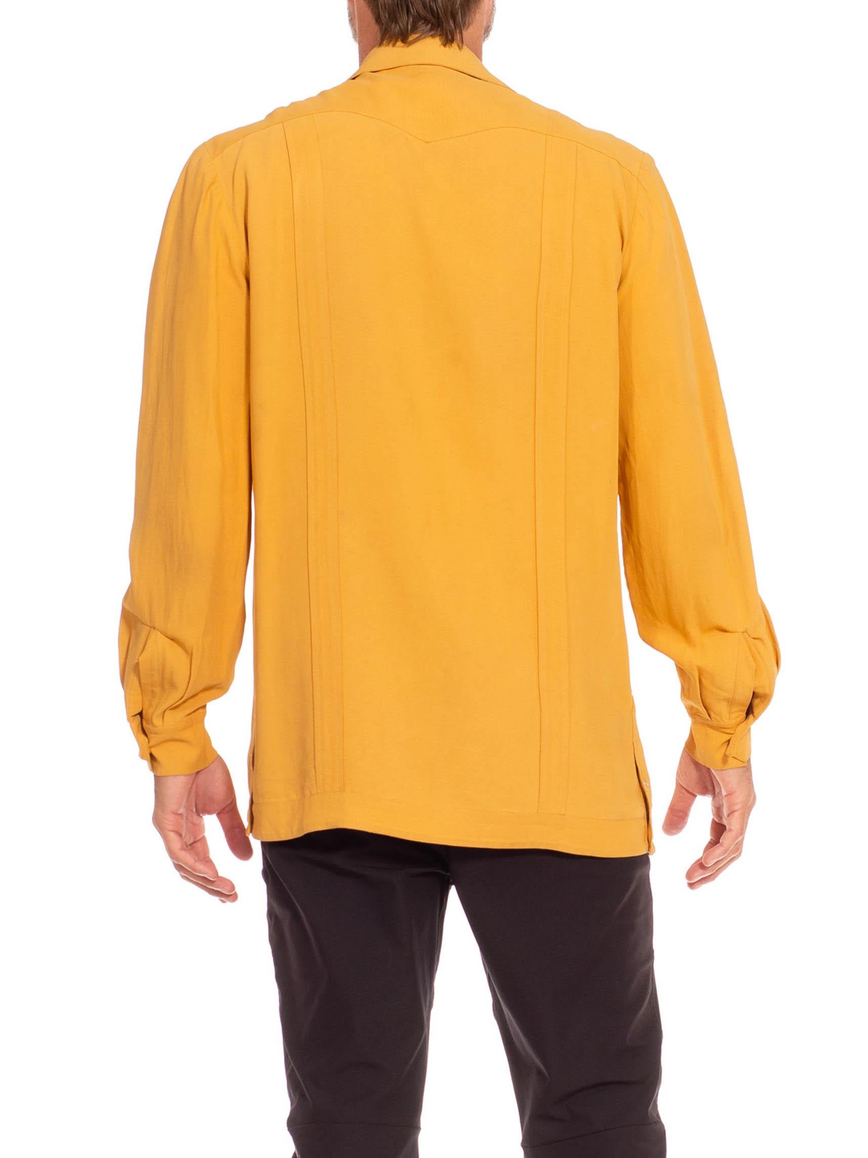 1940S Camisa mostaza de crepé de seda de estilo occidental con botones en venta 3