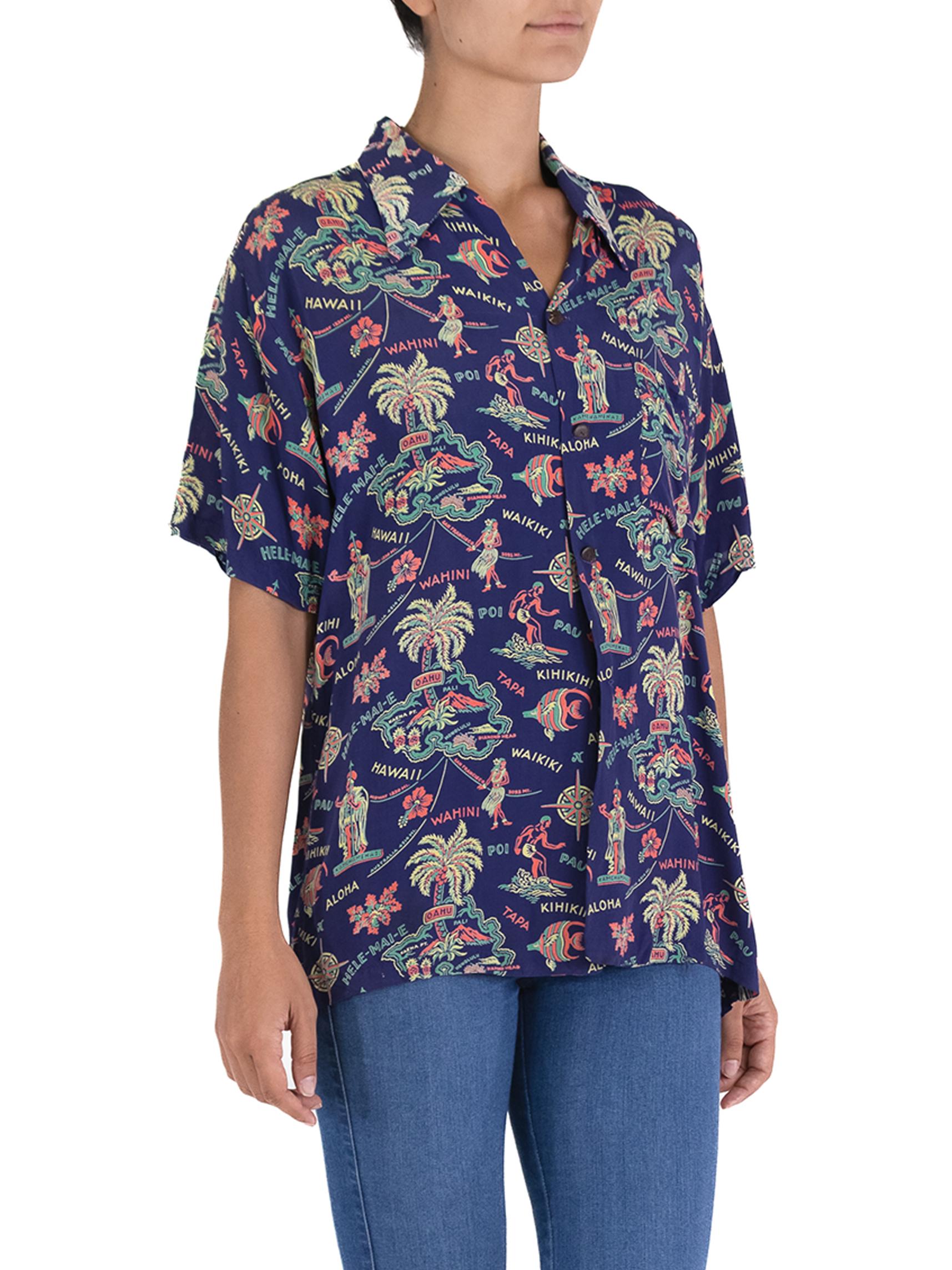 1940S Navy Blue Cold Rayon Made In Hawaii Tropical Island Aloha WW2 Print Shirt In Excellent Condition For Sale In New York, NY
