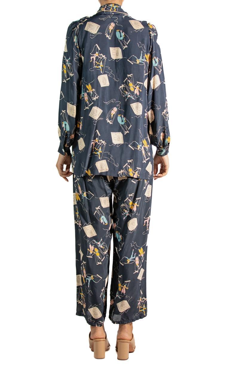 1940S Navy Blue Cold Rayon Marionettes On The Tv Pajamas In Excellent Condition For Sale In New York, NY