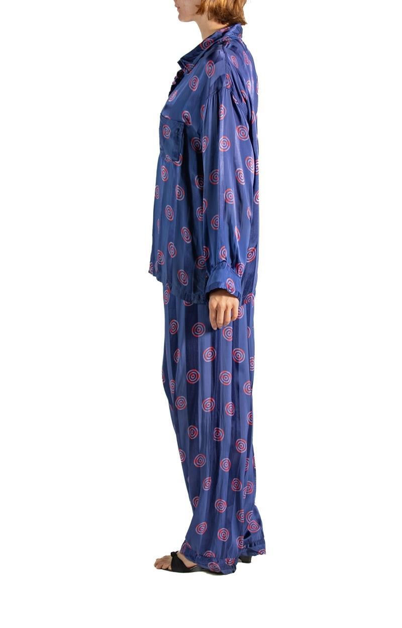 1940S Navy Blue Cold Rayon Men's Satin Stripe & Art Deco Geometric Pajamas In Excellent Condition For Sale In New York, NY