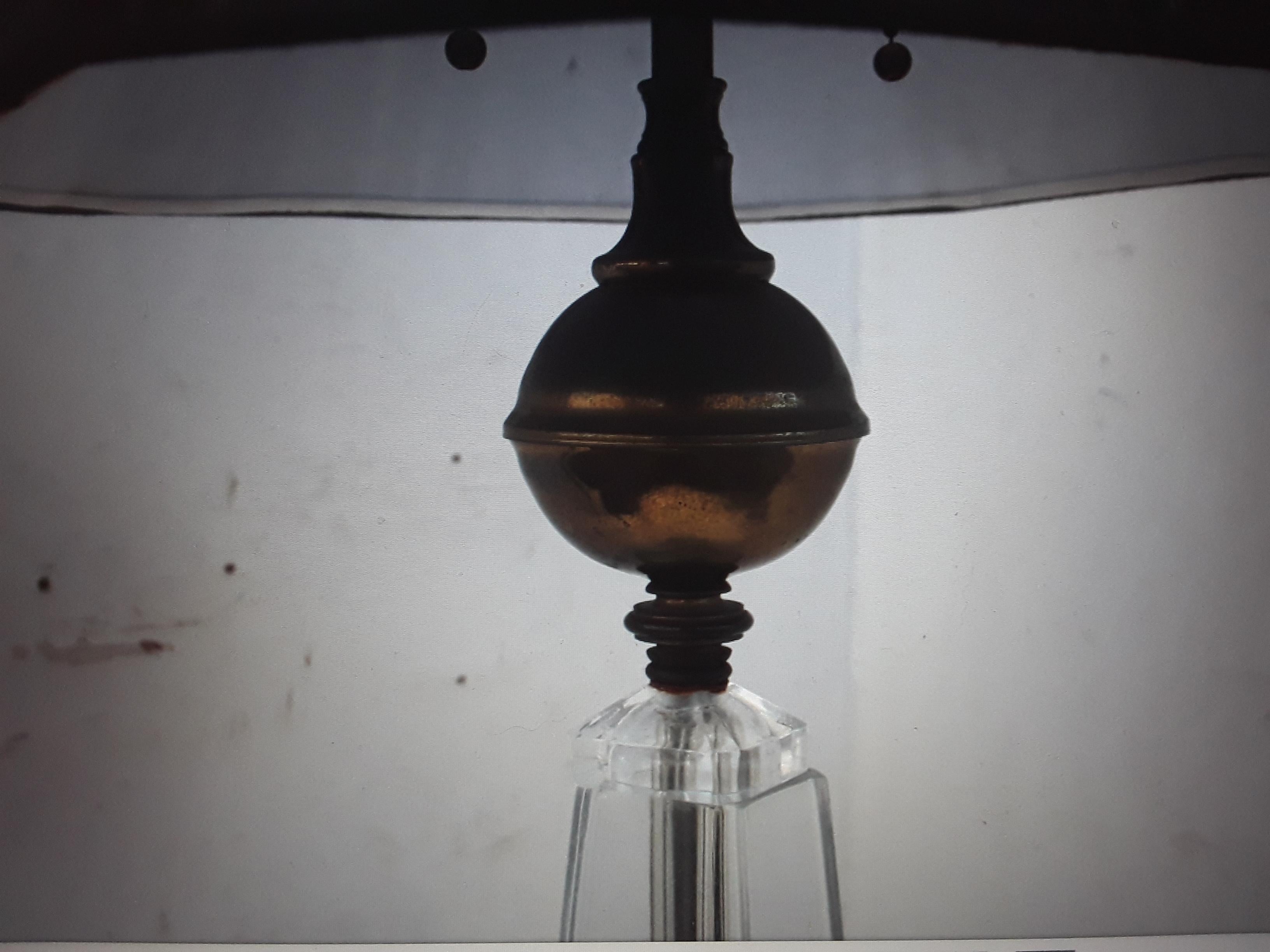 1940's Neoklassischen Stil Messing & Glas Obelisk Form Tischlampe (Glaskunst) im Angebot