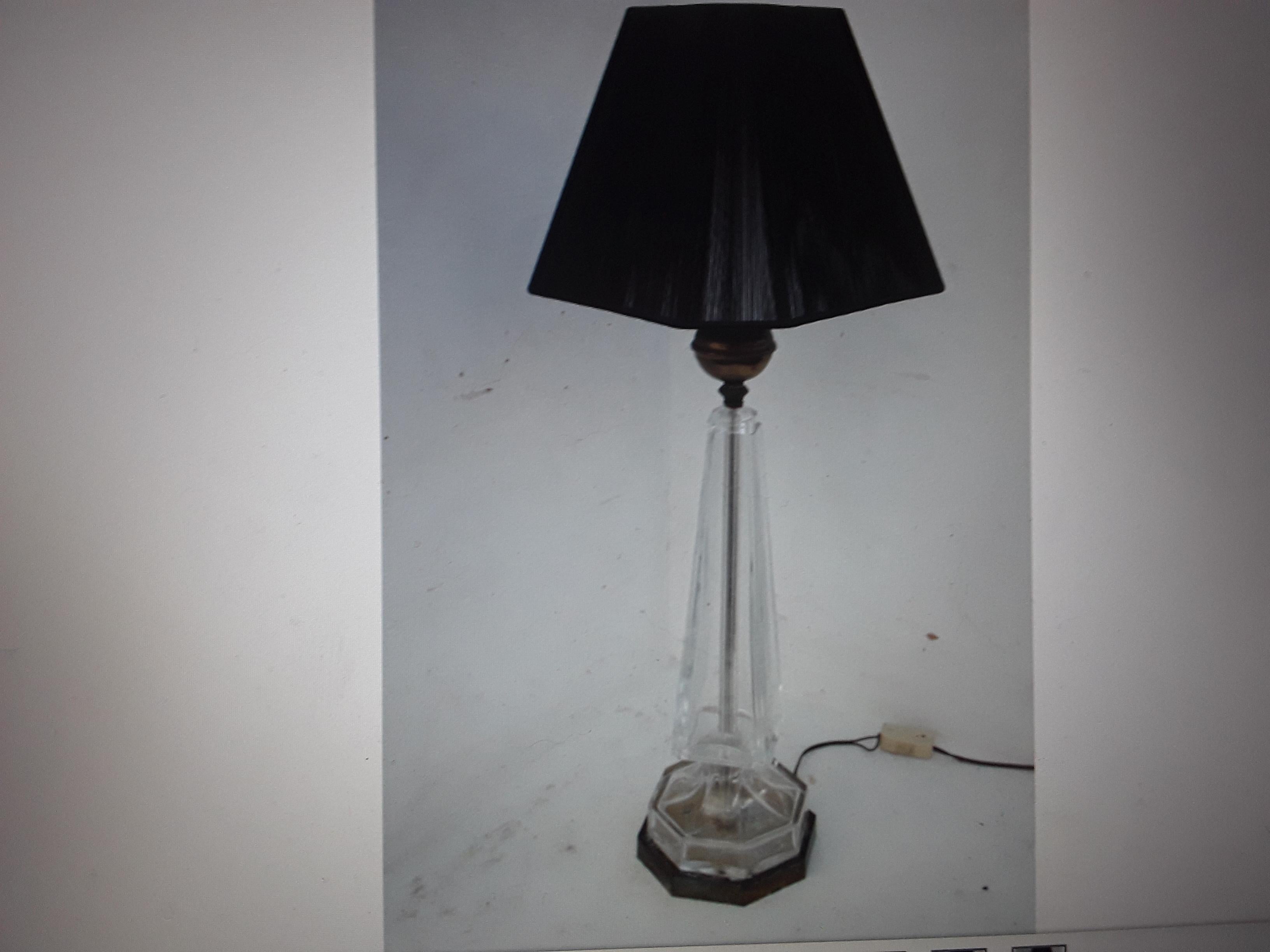 1940's Neoclassical Style Brass & Glass Obelisk Form Table Lamp For Sale 2