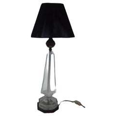 Lampada da tavolo a forma di obelisco in ottone e vetro in stile neoclassico del 1940