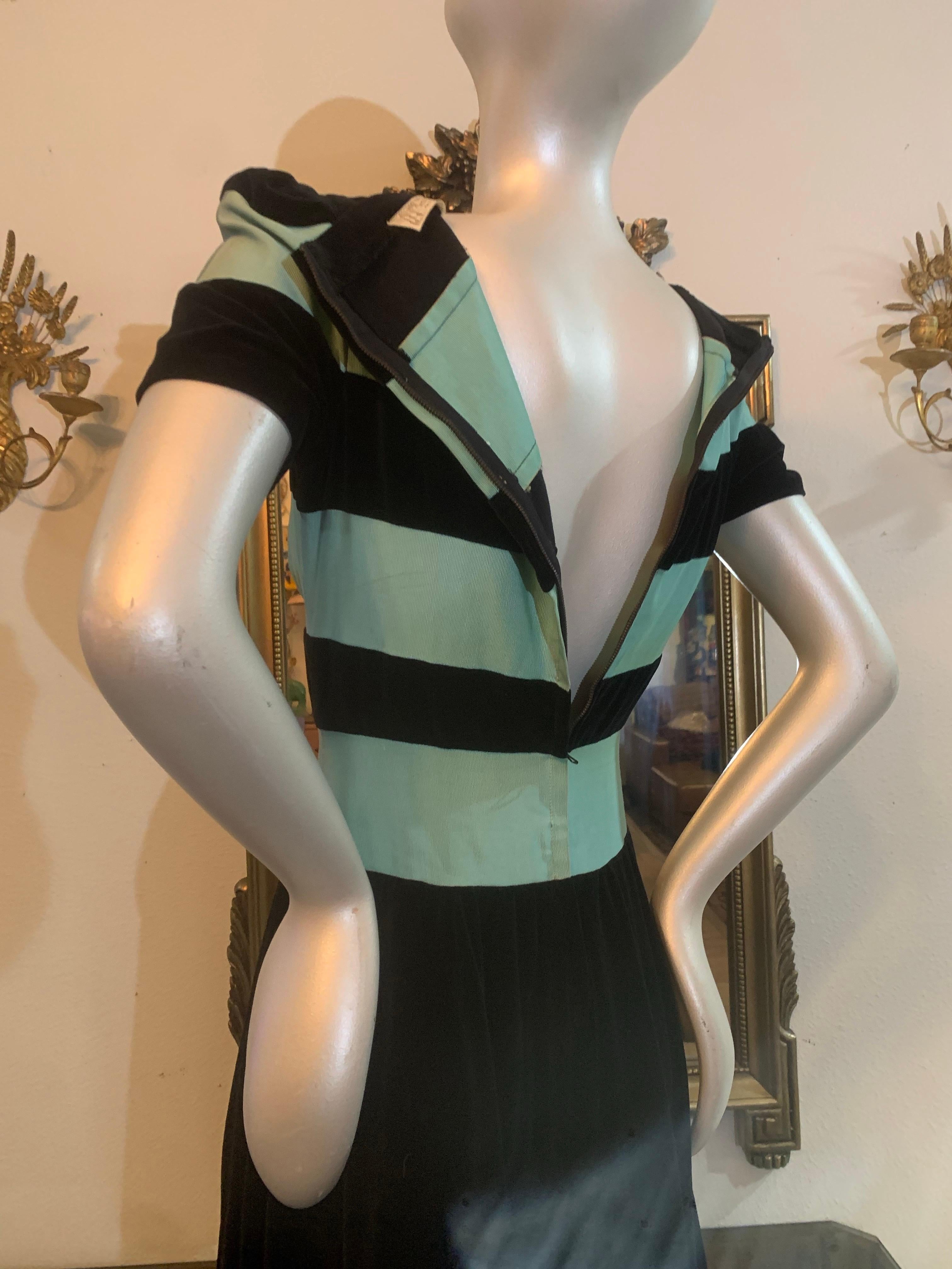 1940s New York Creation Robe à corsage rayé menthe et noir avec épaules structurées en vente 9