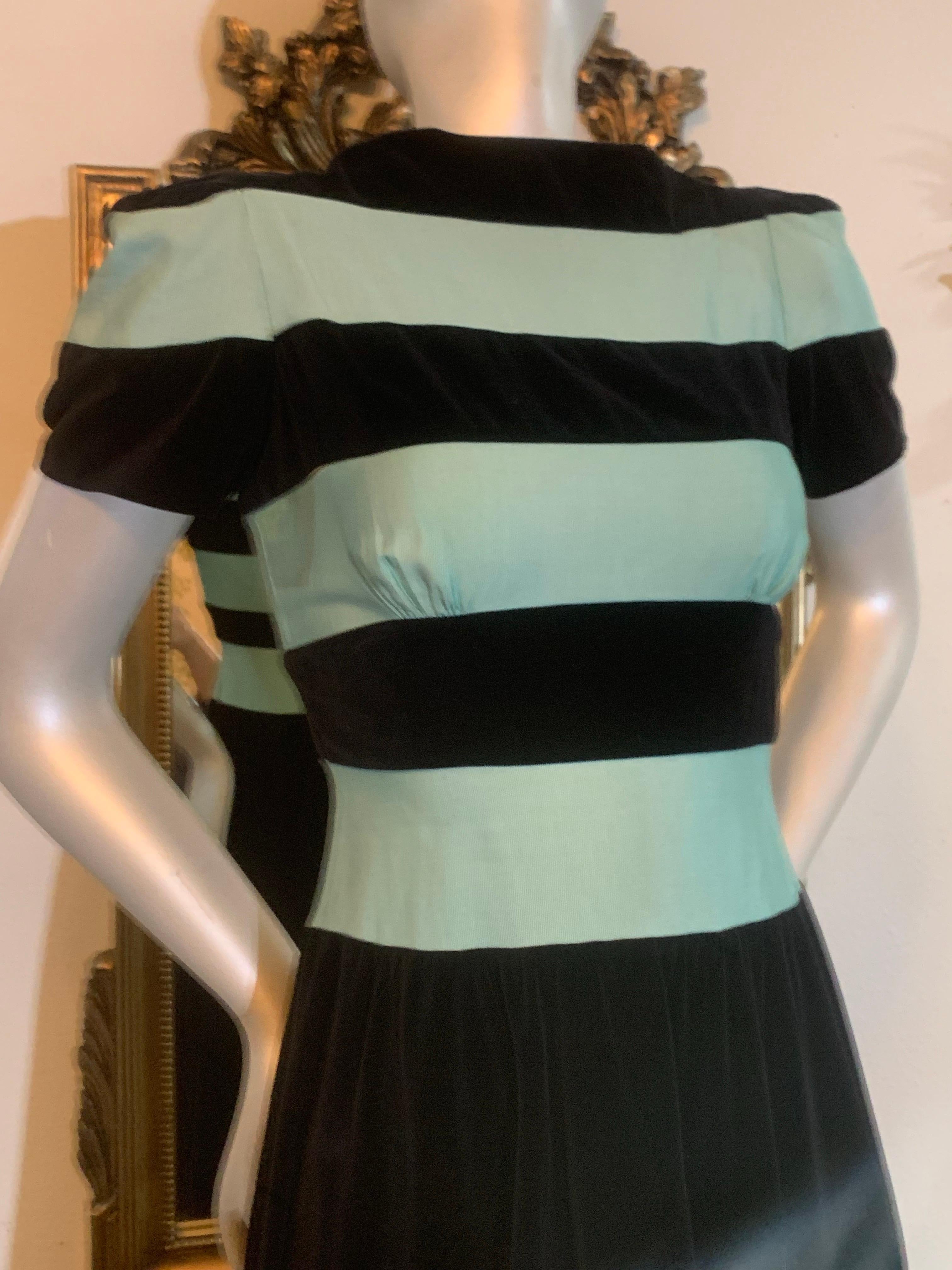 1940s New York Creation Robe à corsage rayé menthe et noir avec épaules structurées en vente 3